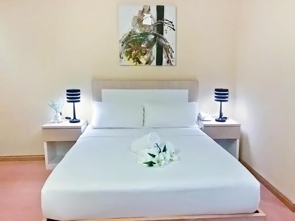 One-Bedroom Apartment - Photo 8