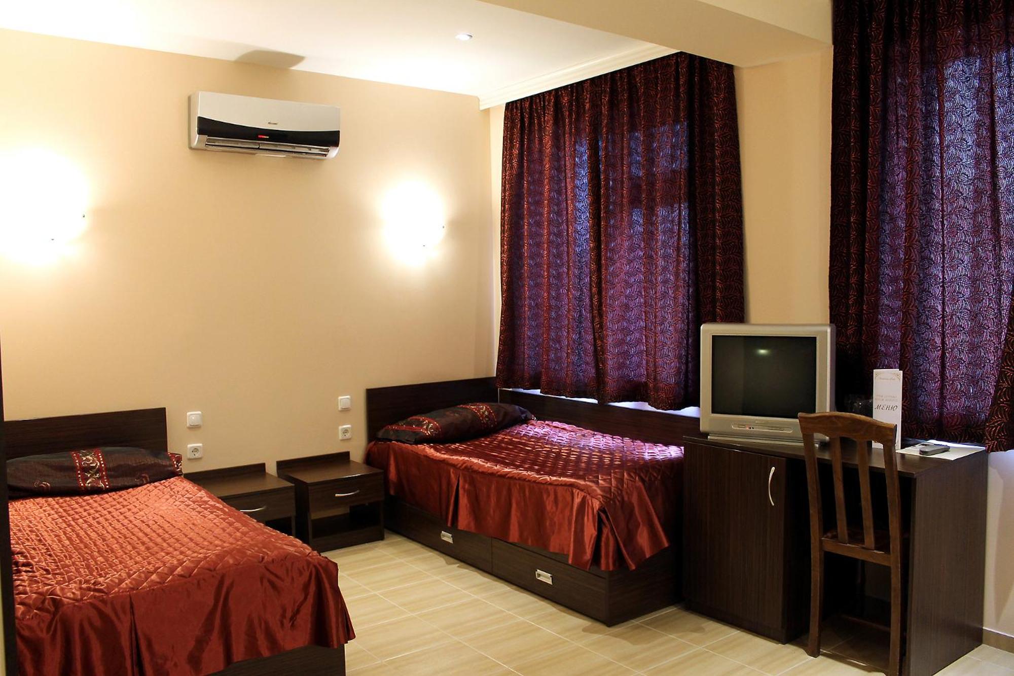Quadruple Room - Photo 2