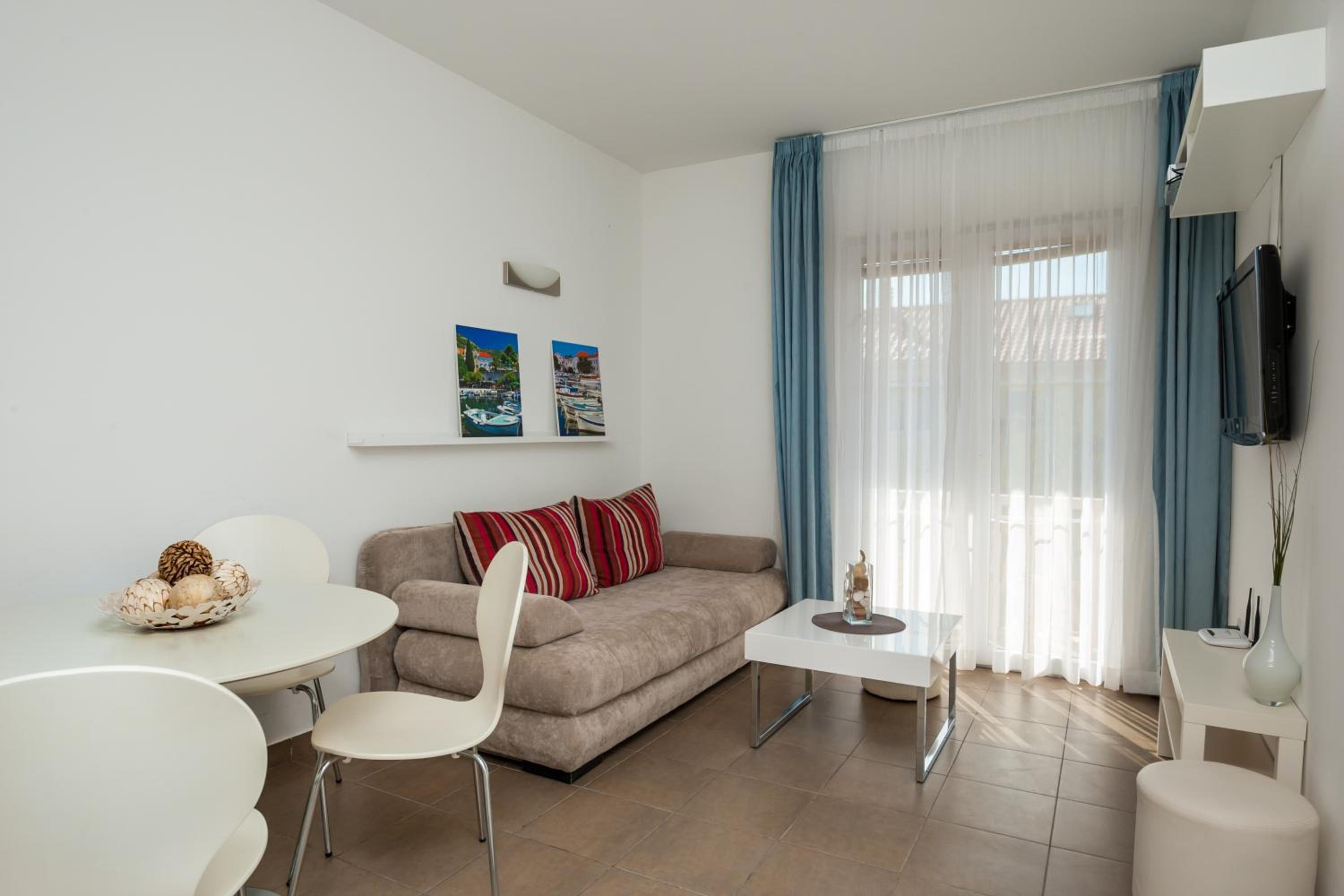 Apartamento con Balcón y Vista al Mar