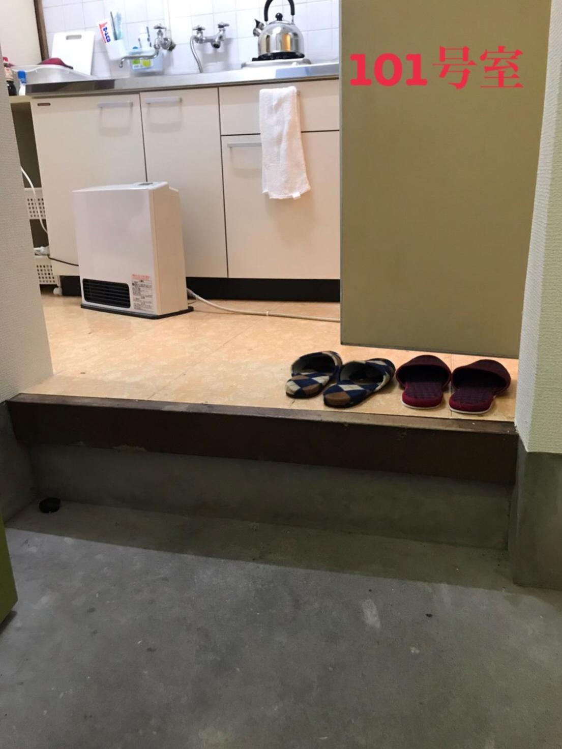 One-Bedroom Apartment - Photo 2