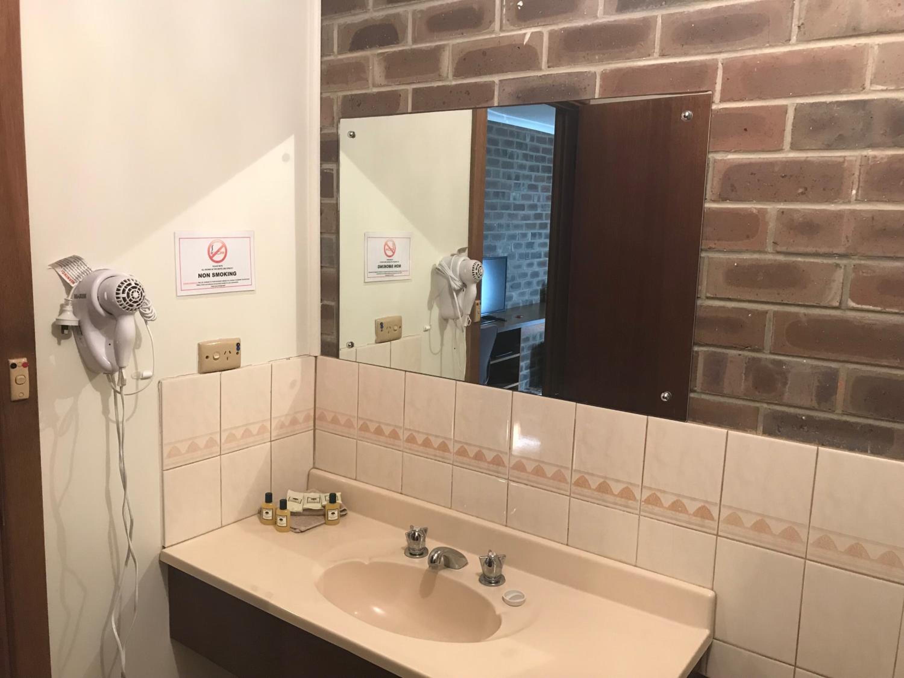 Triple Room - Photo 6