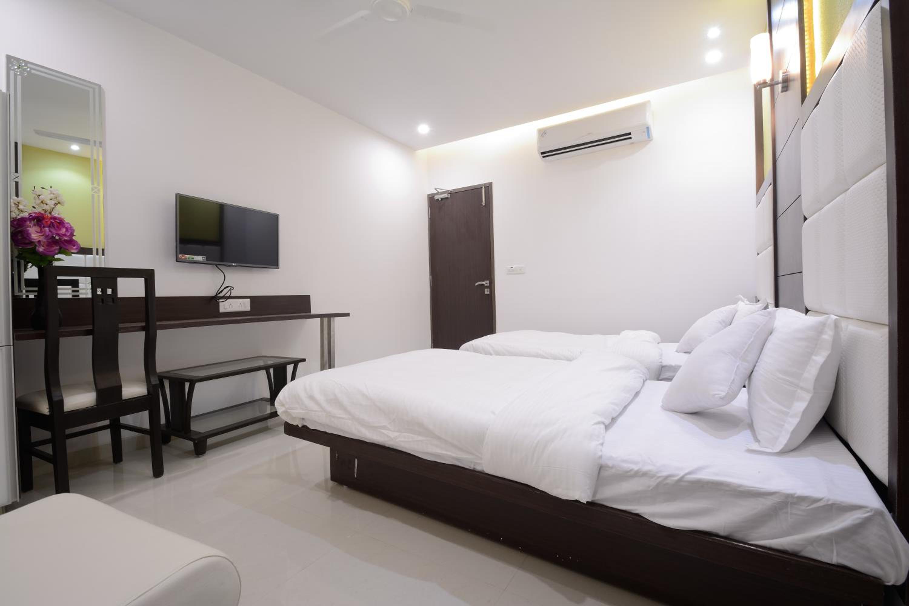 Super Deluxe Room - Photo 8