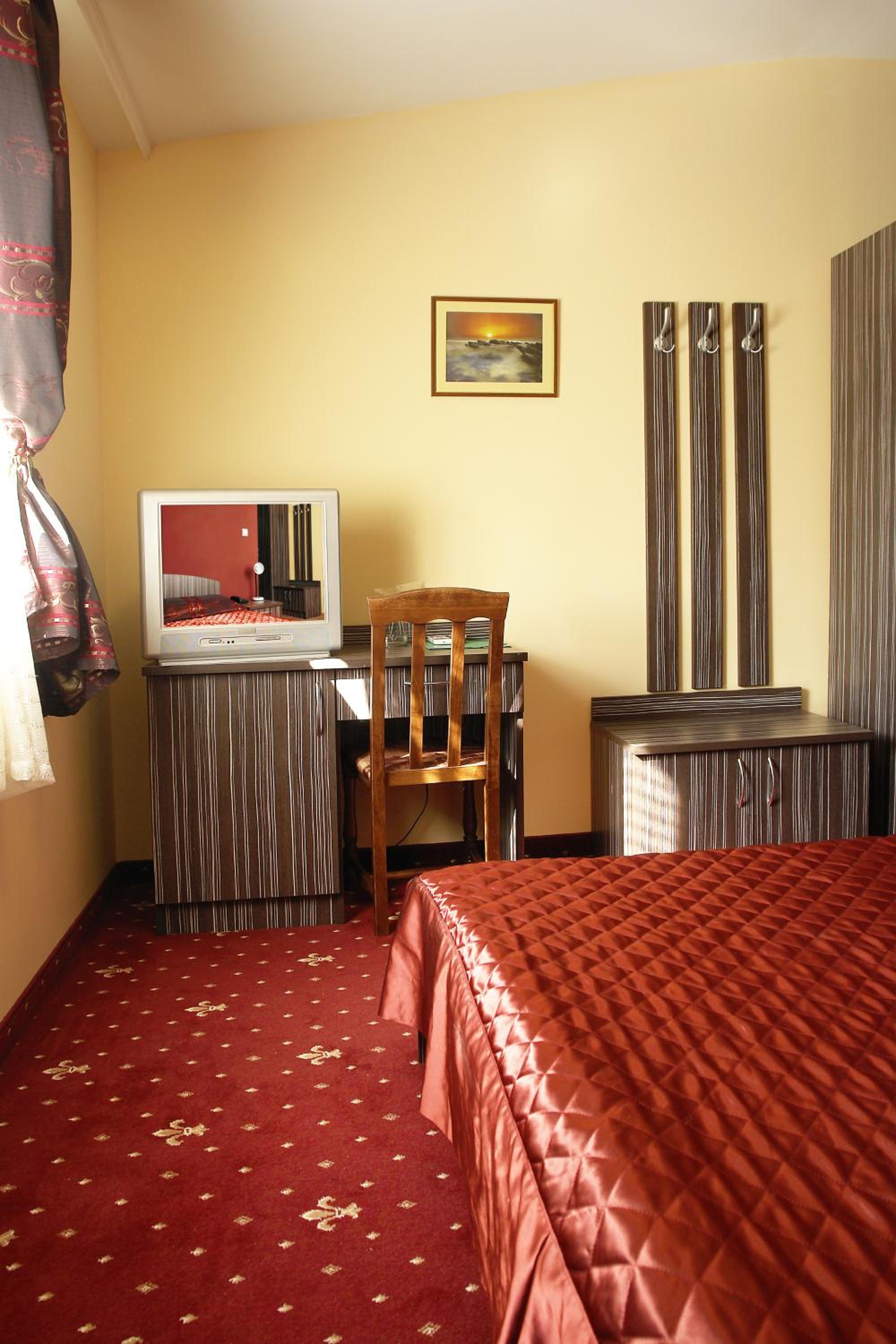 Double or Twin Room - Photo 6