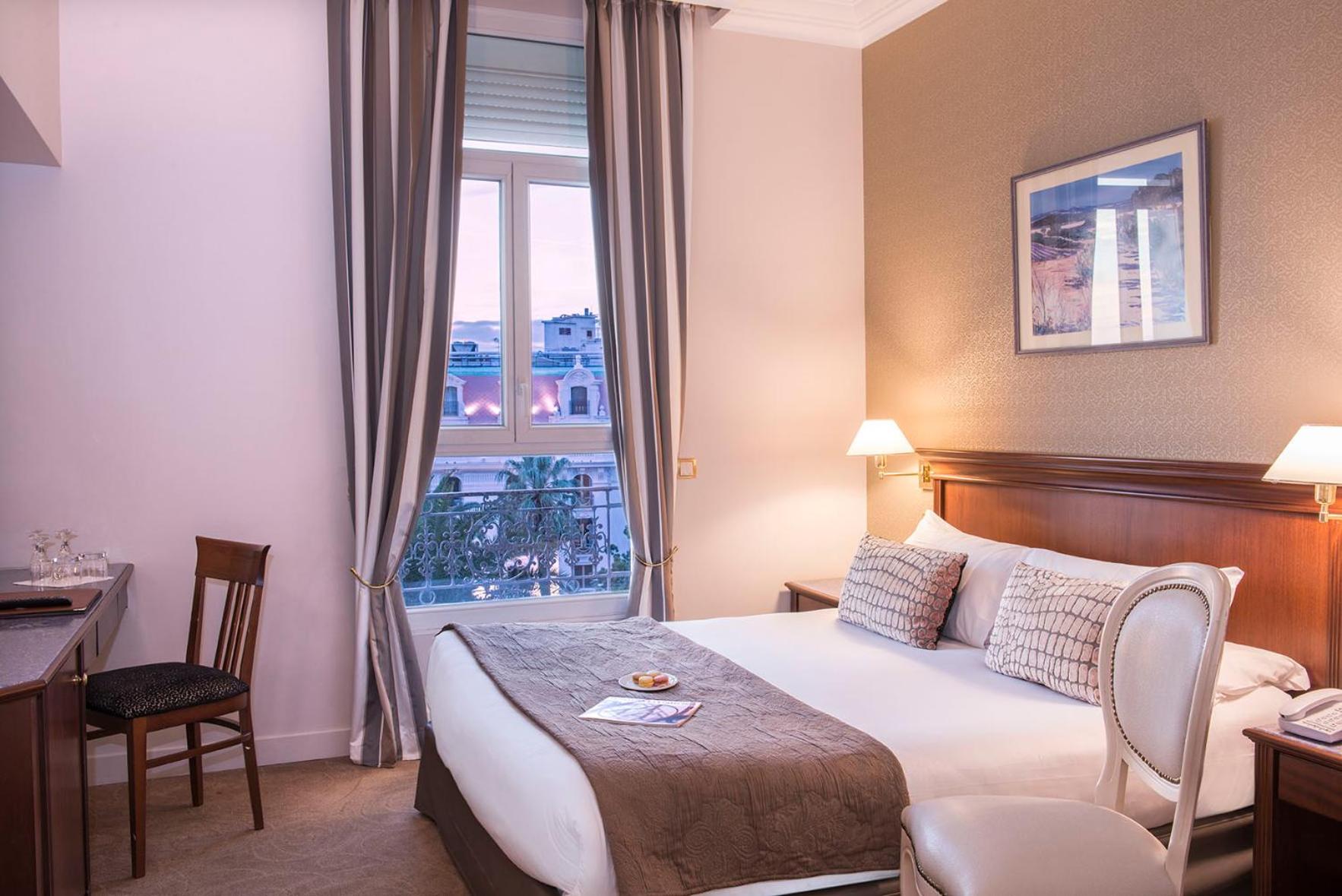 Double Room with Partial Sea View - Photo 3