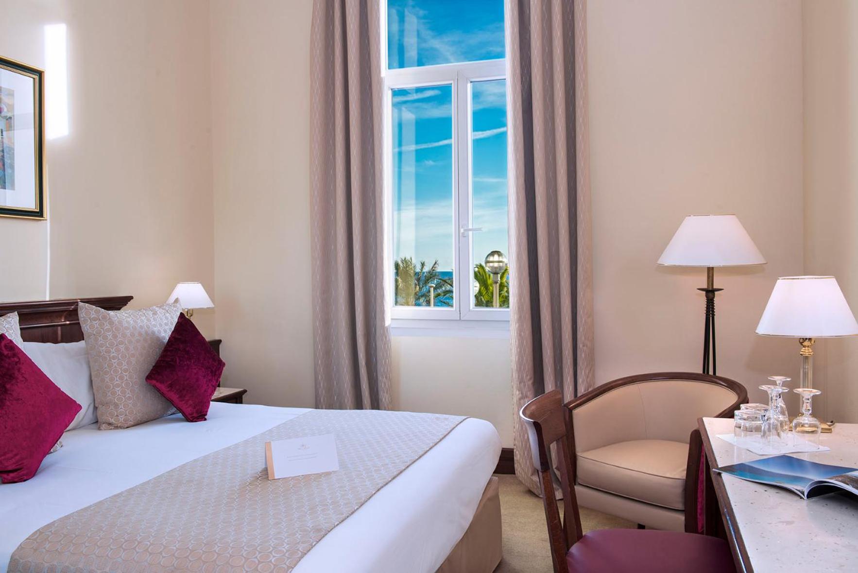 Superior Room with Sea View - Photo 6