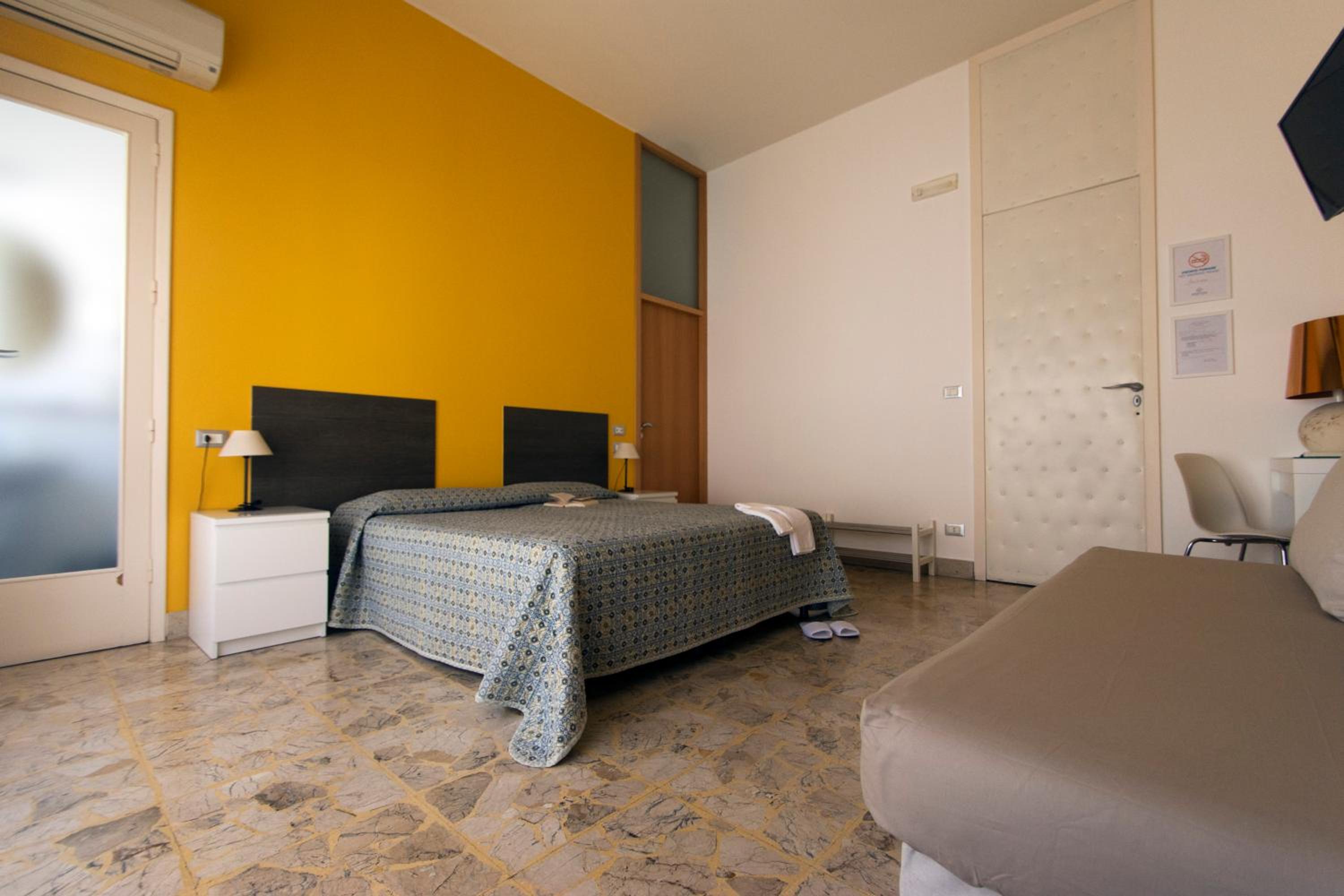 Quadruple Room With Private Bathroom photo 1