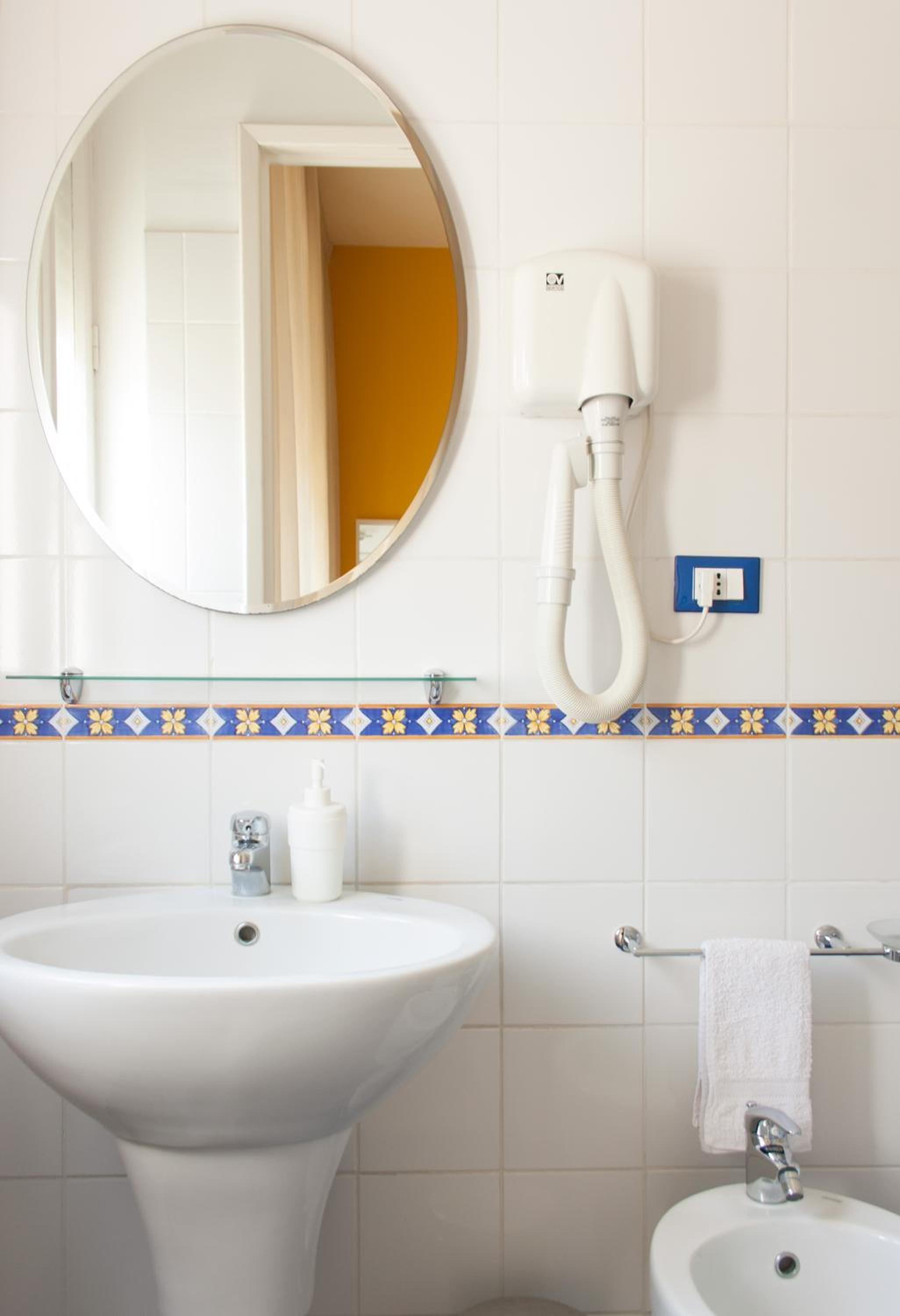 Quadruple Room With Private Bathroom photo 3