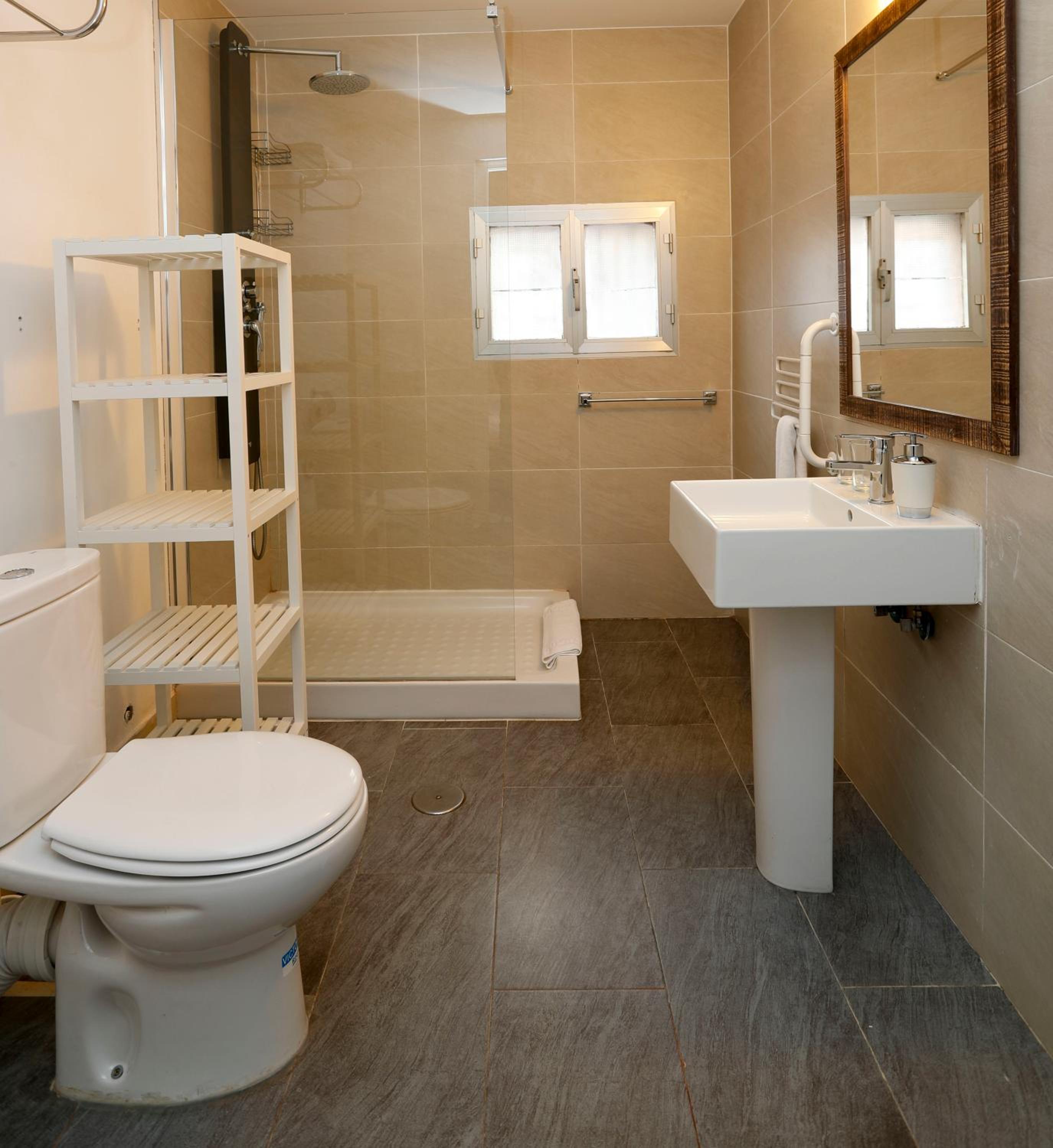Double Room - Photo 28