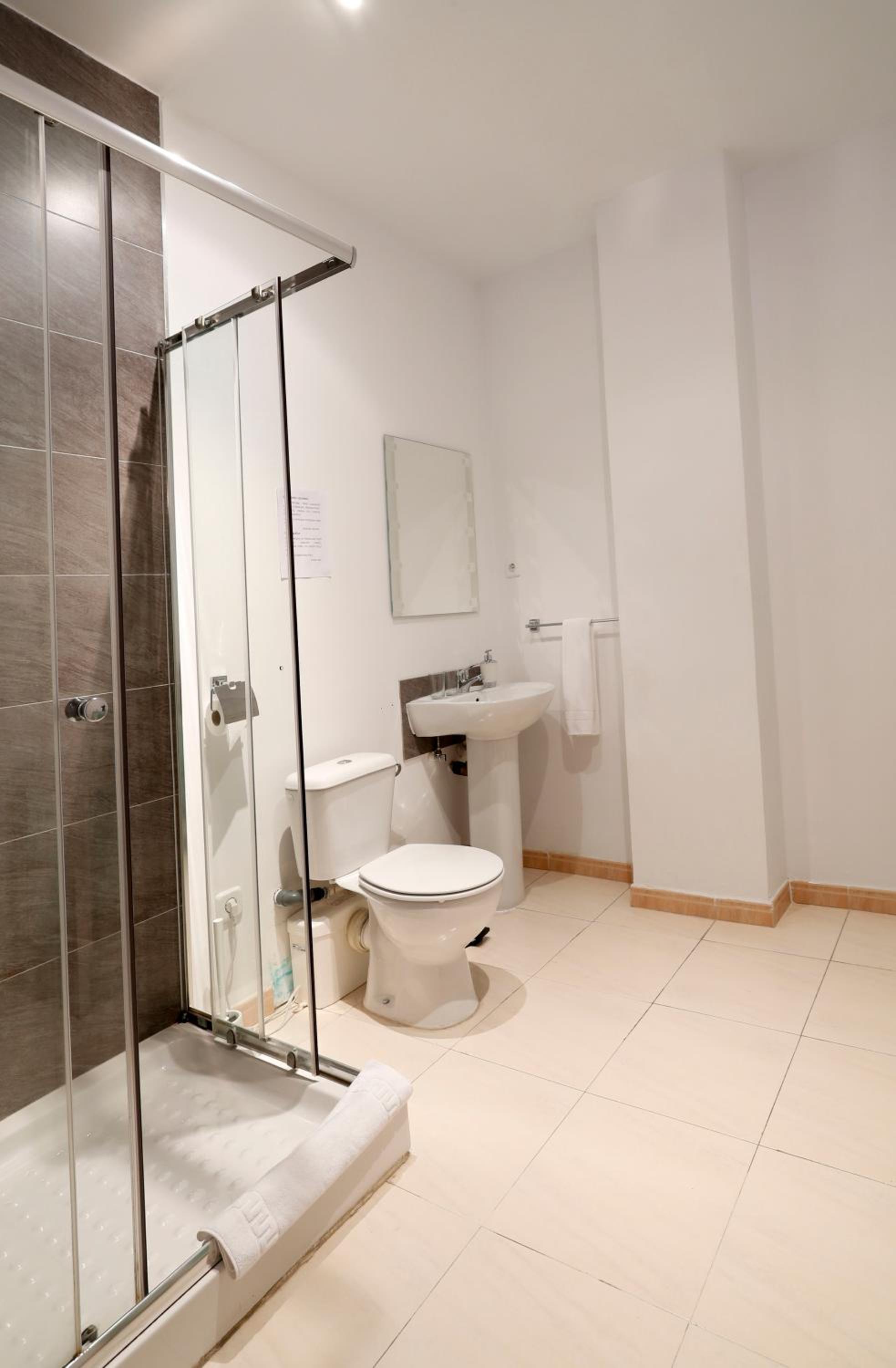 Double Room - Photo 3