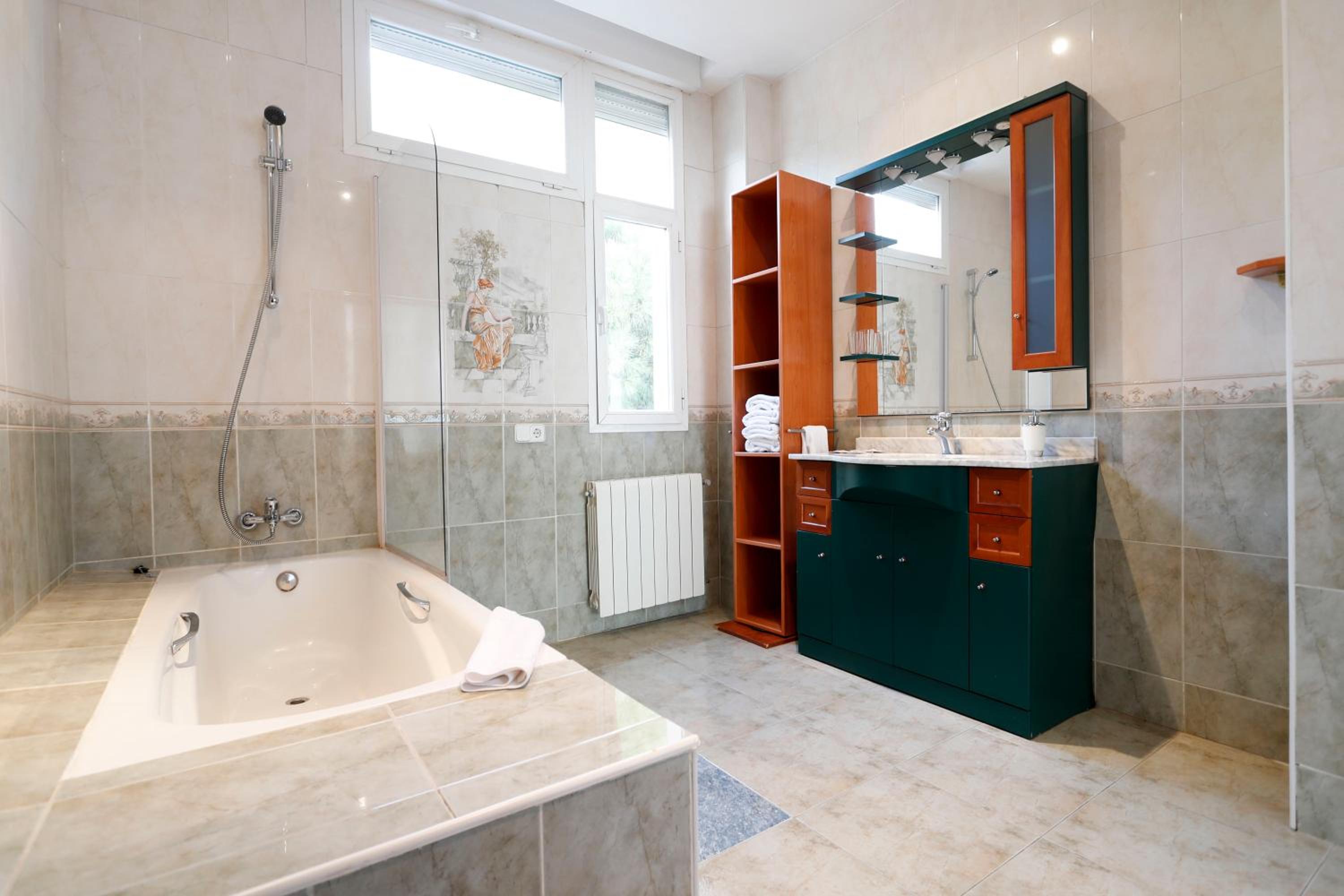Double Room with Bath - Photo 12