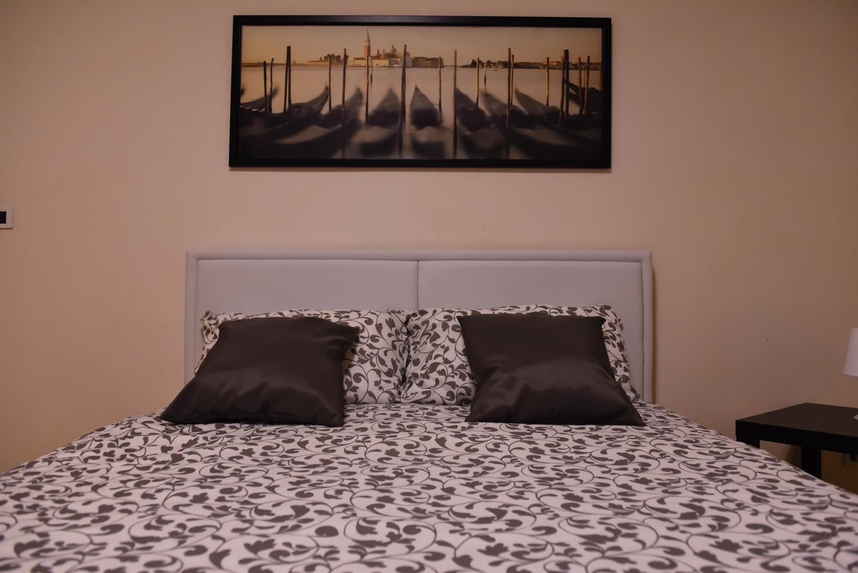 Studio Apartment - Photo 10
