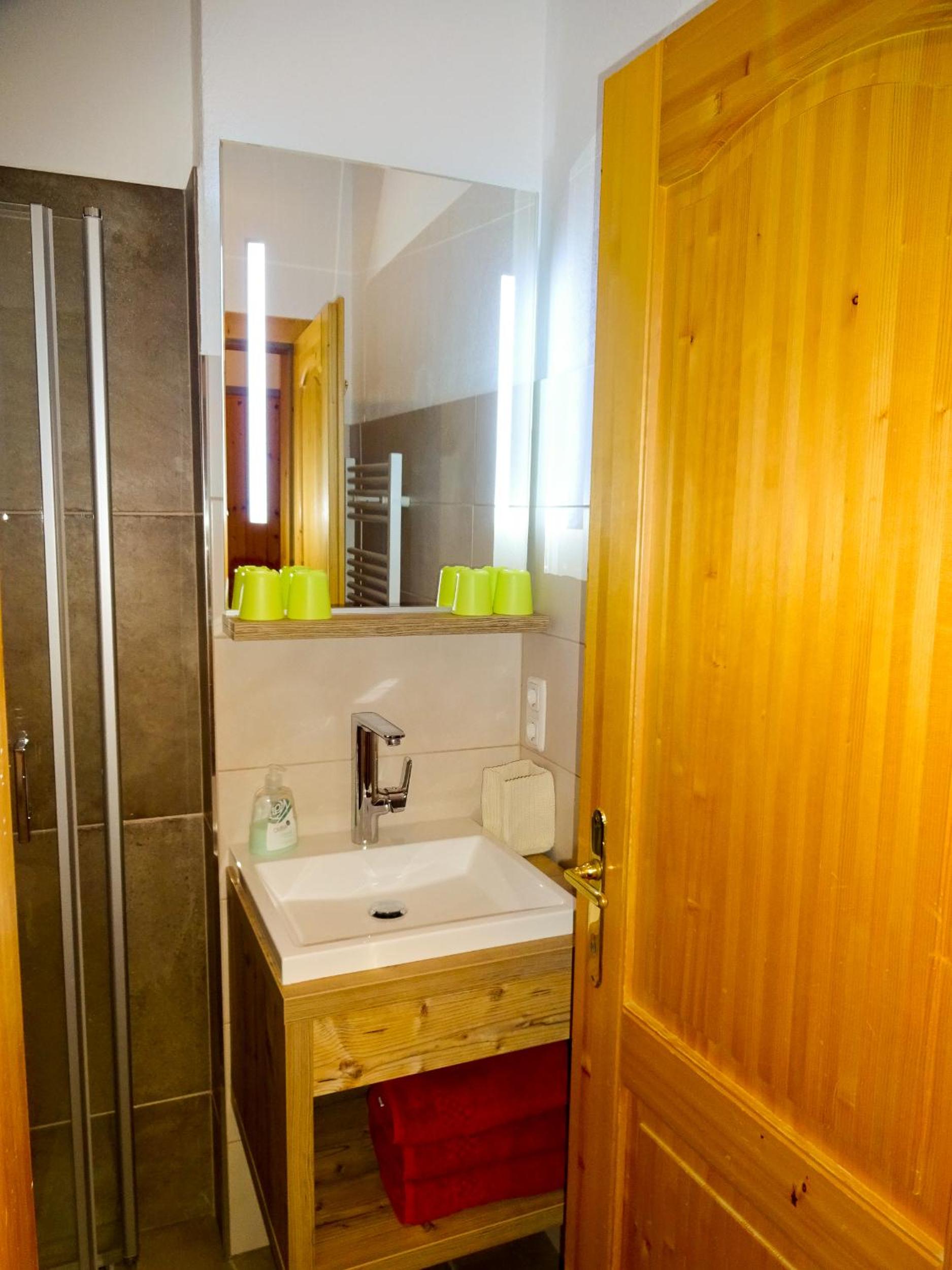 One-Bedroom Apartment photo 2