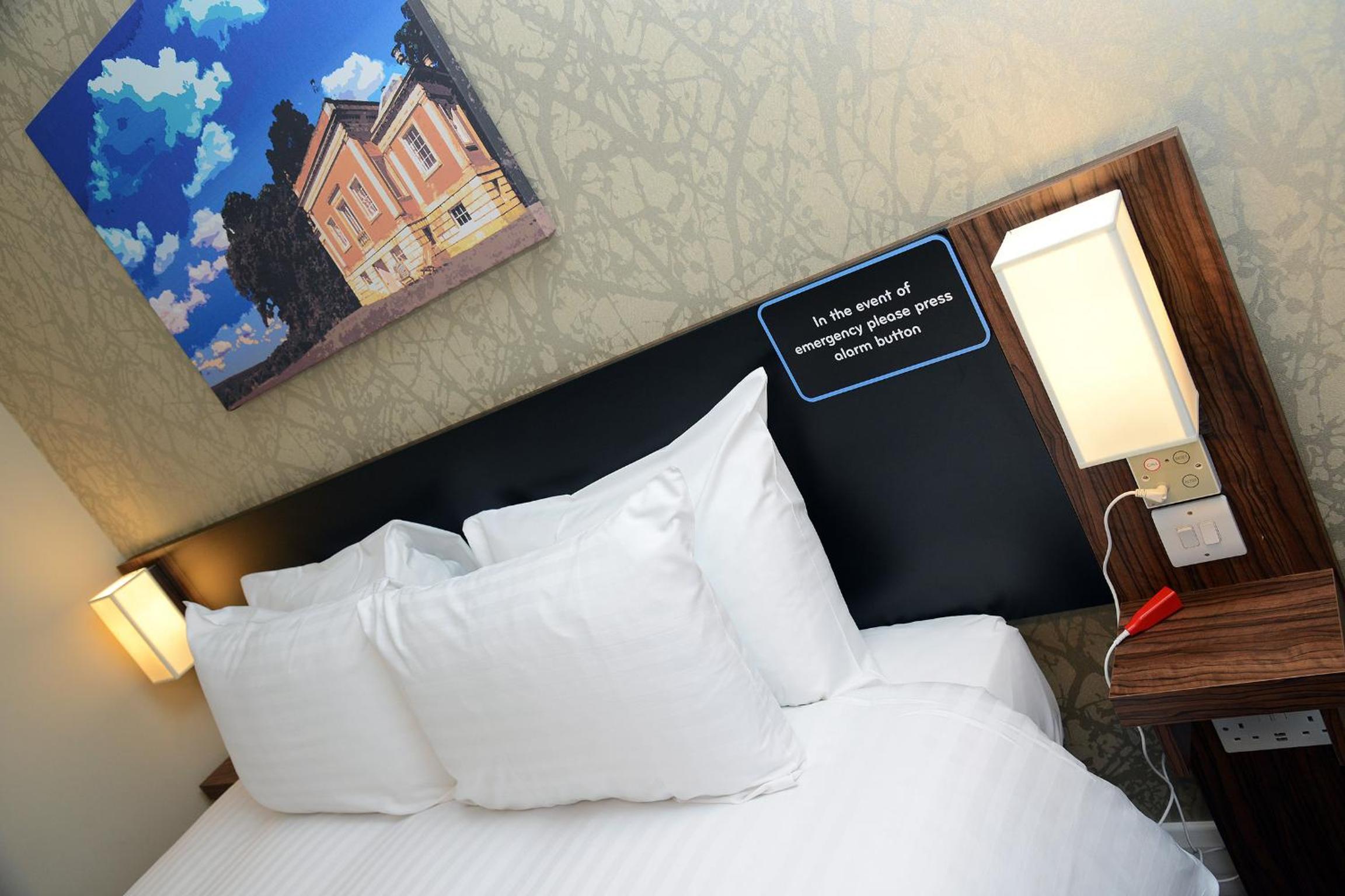 Twin Room - Disability Access photo 2