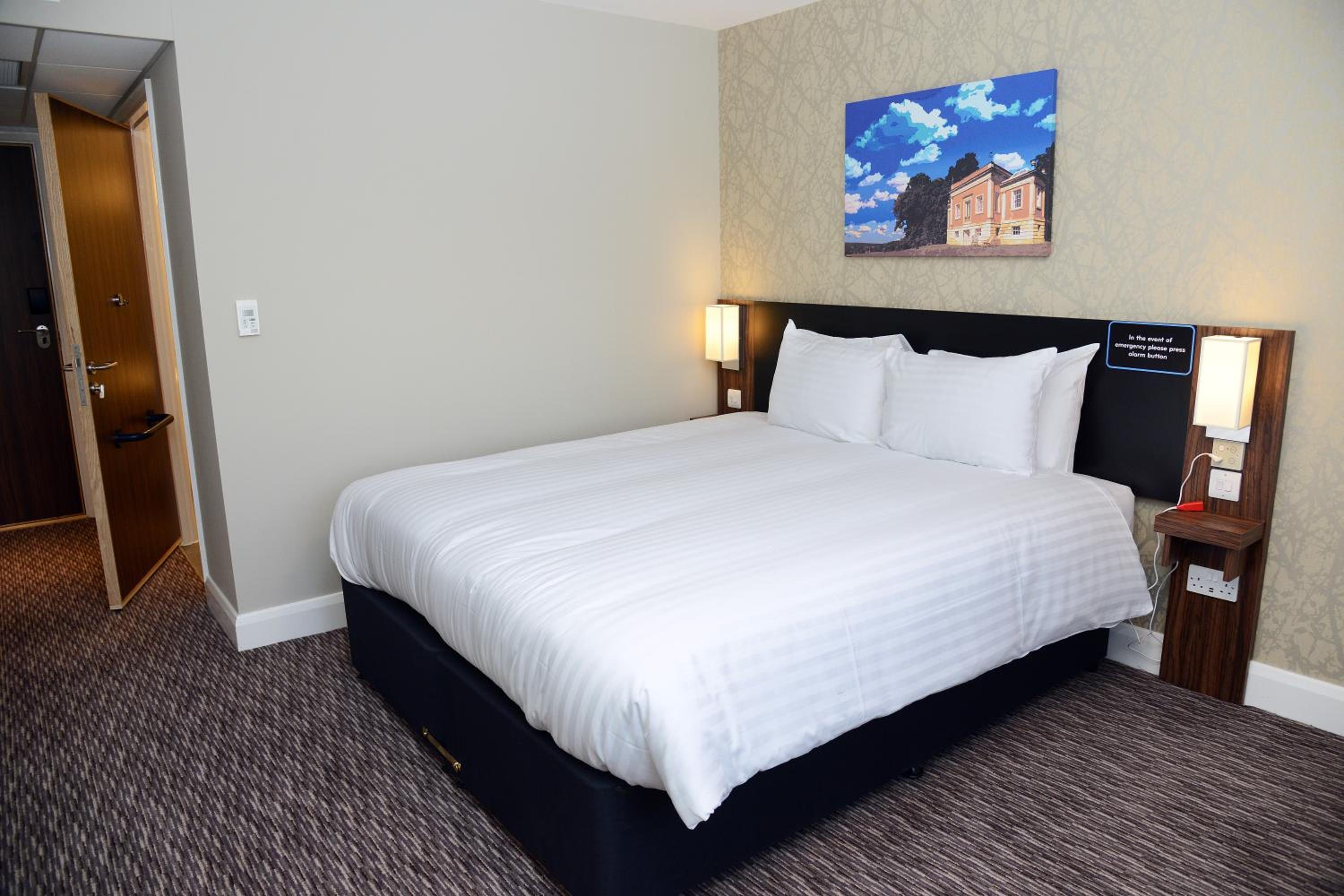 Twin Room - Disability Access photo 3