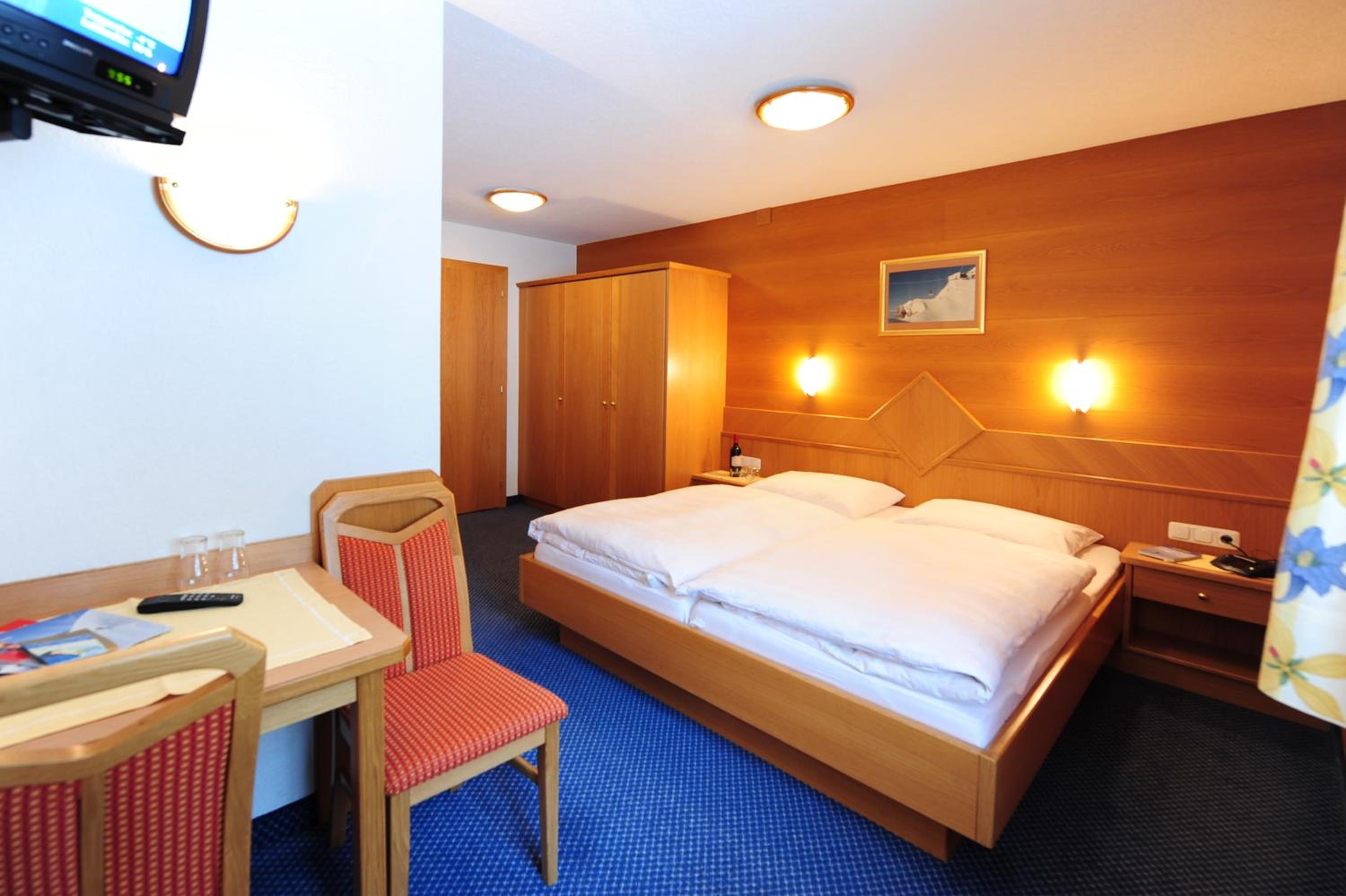 Standard Double Room photo 2
