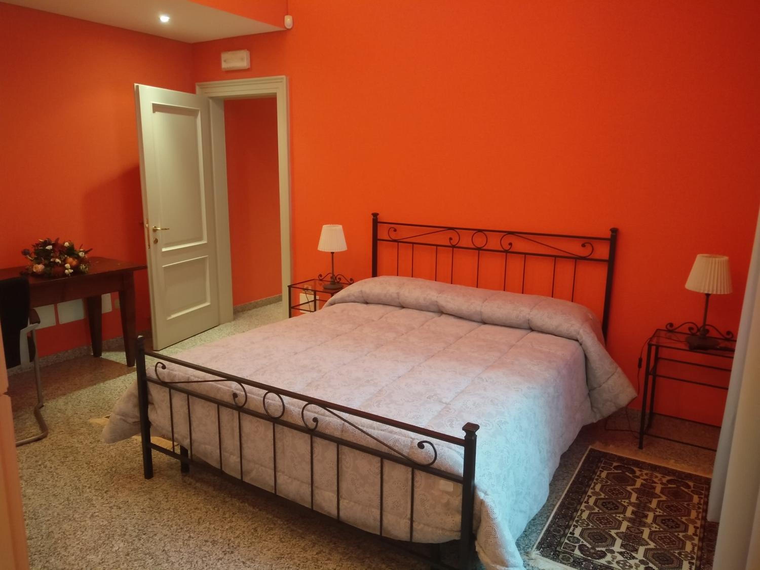 Double or Twin Room - Photo 4