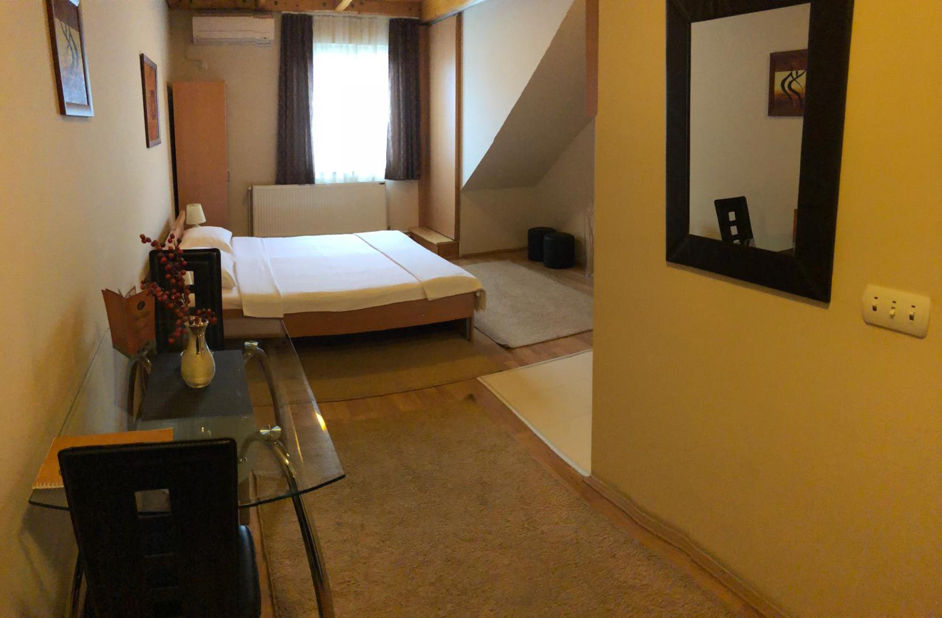 Three-Bedroom Apartment - Photo 4