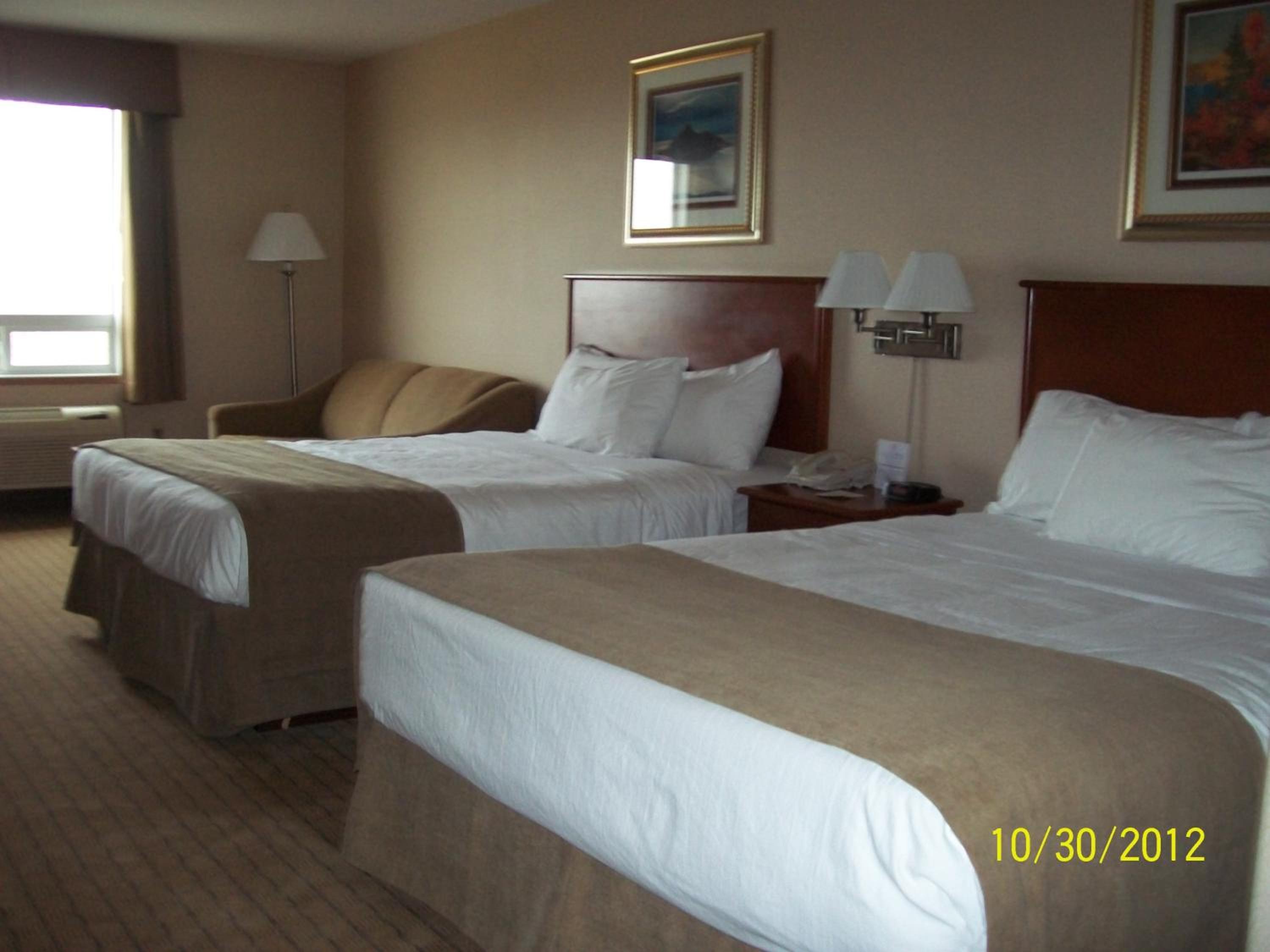 One-Bedroom King Family Suite - Non-Smoking - Photo 4
