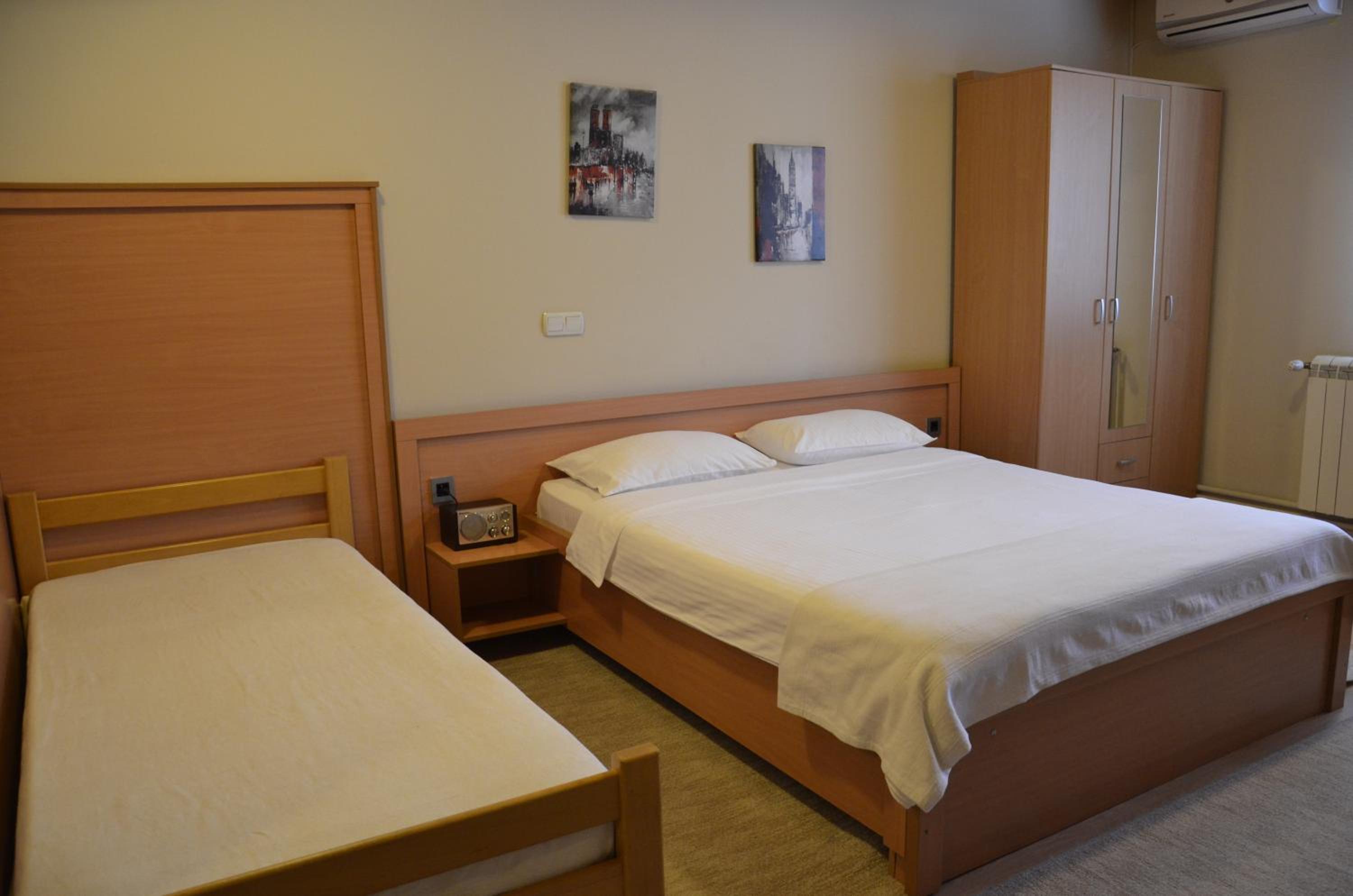 Triple room ( double bed + single bed ) - Photo 4
