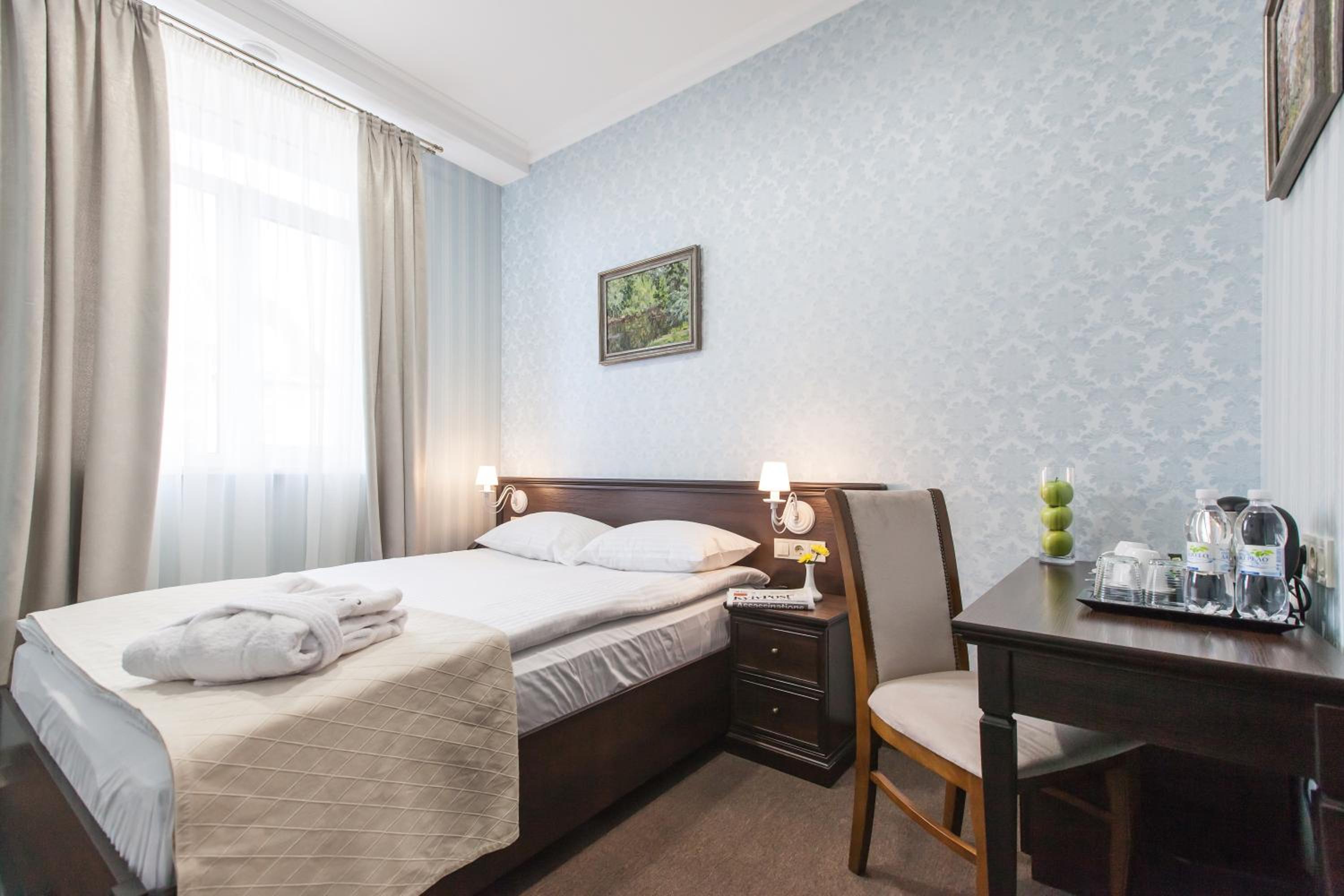 Standard Queen Room photo 2