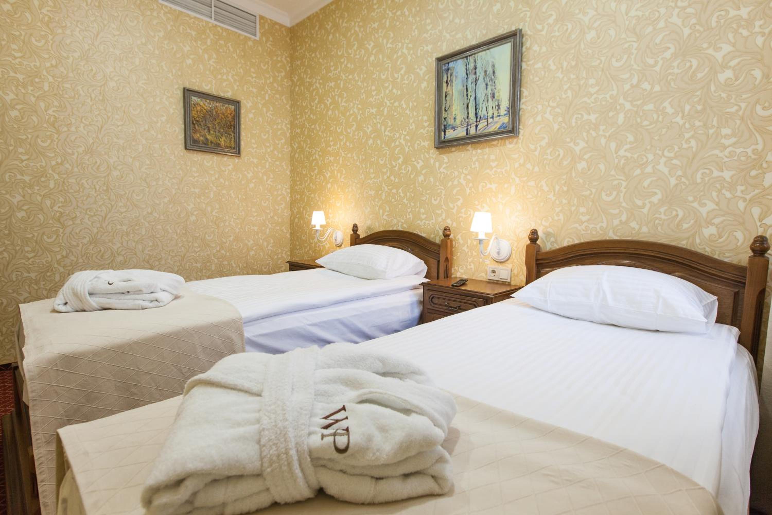 Comfort Twin with Bedroom and Living room