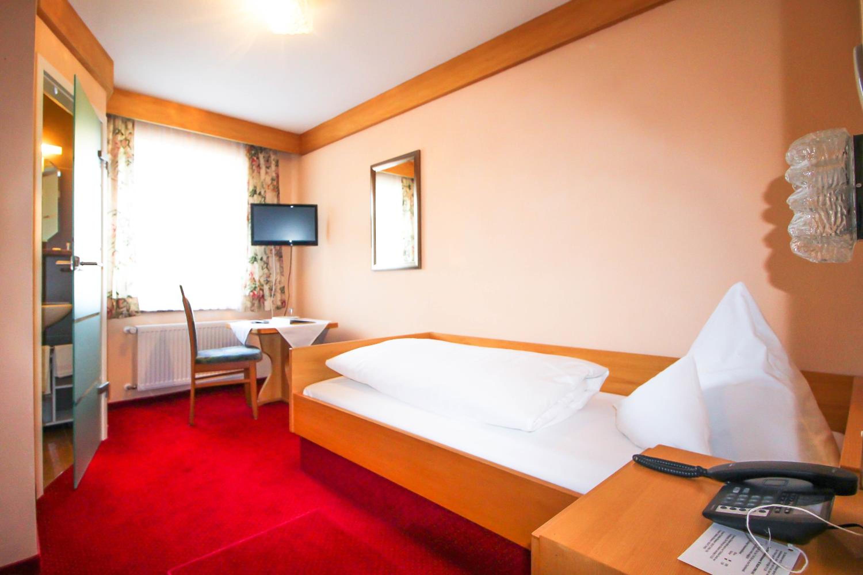 Single Room photo 2