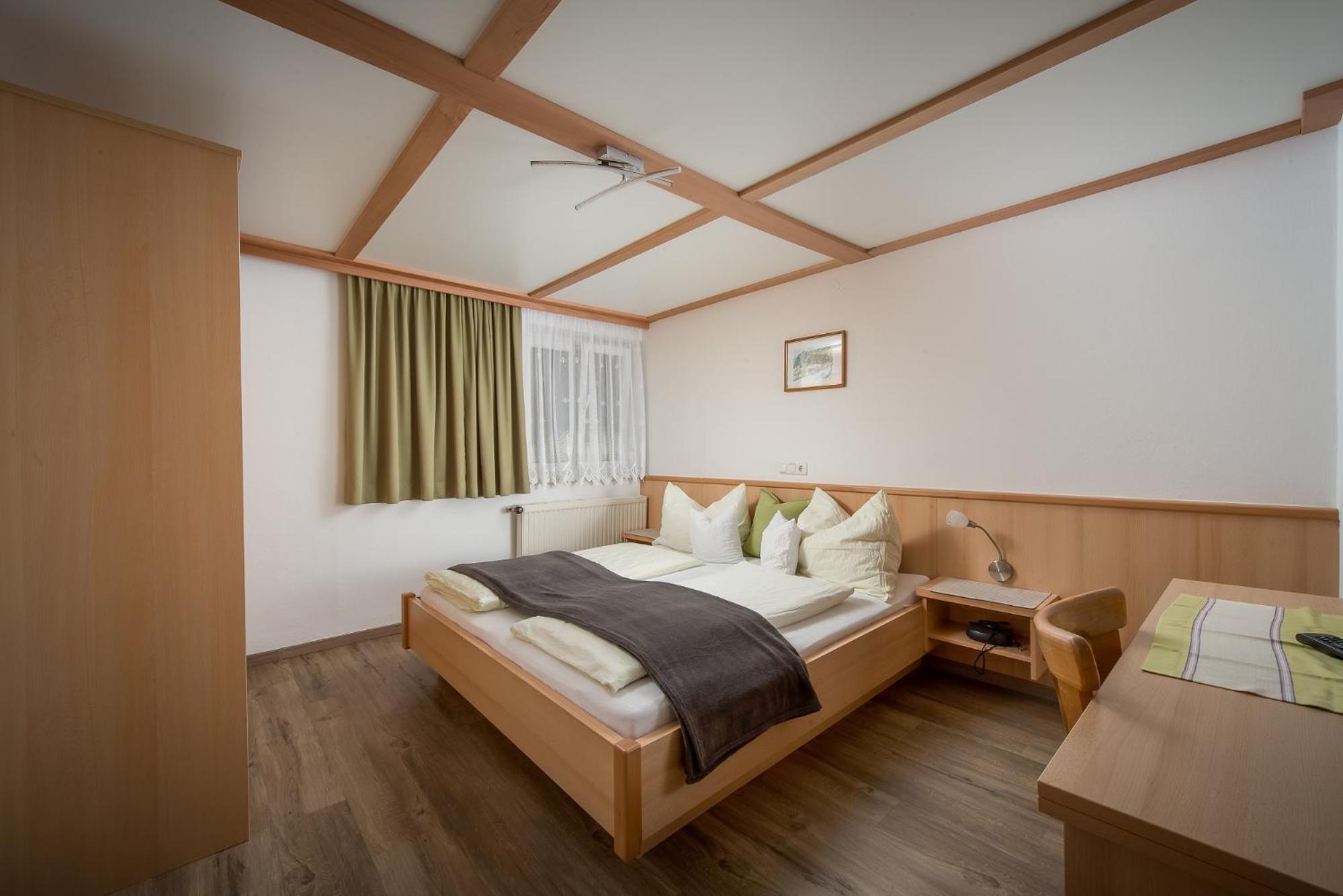 Three-Bedroom Apartment with Balcony photo 3