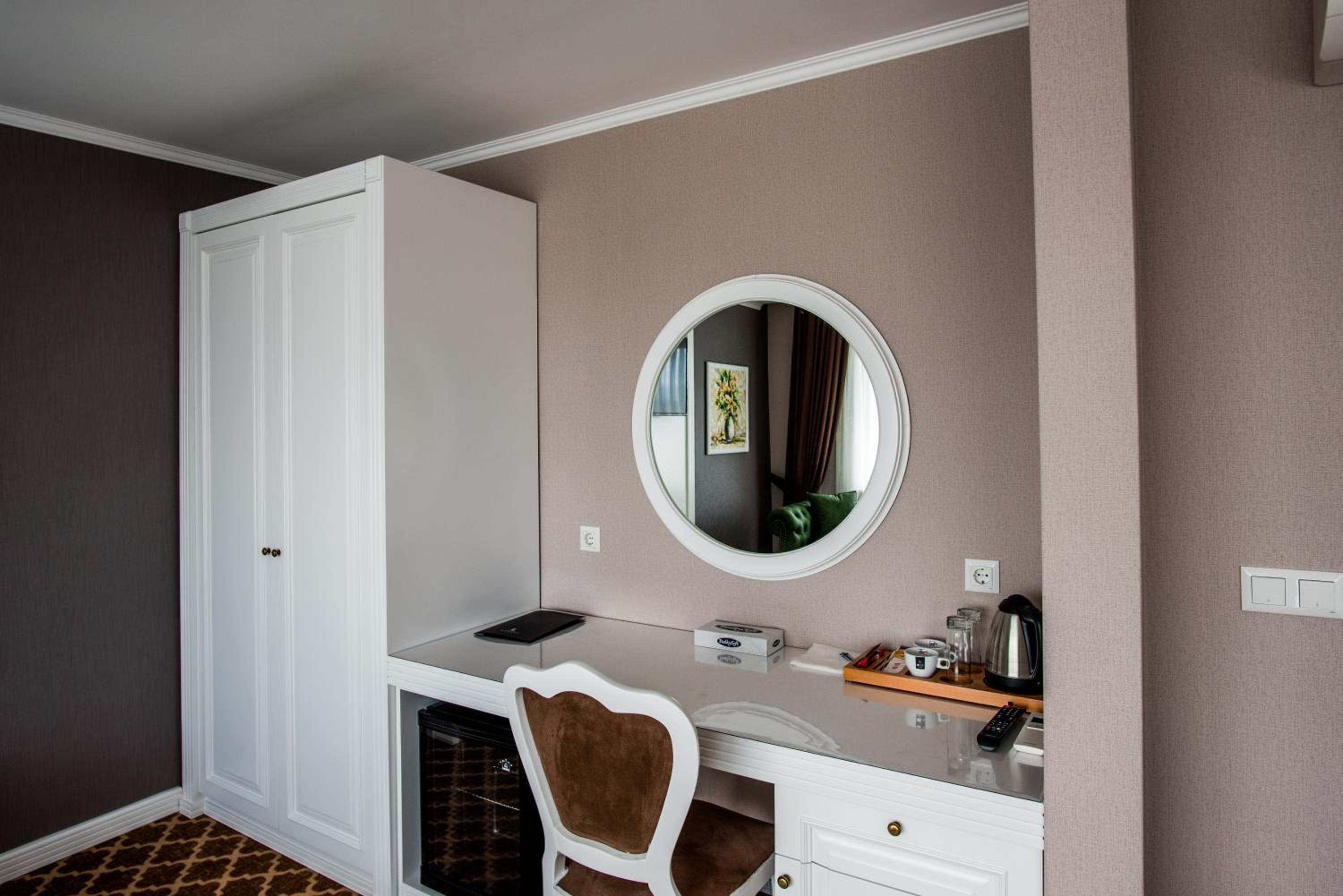 Double or Twin Room - Photo 7