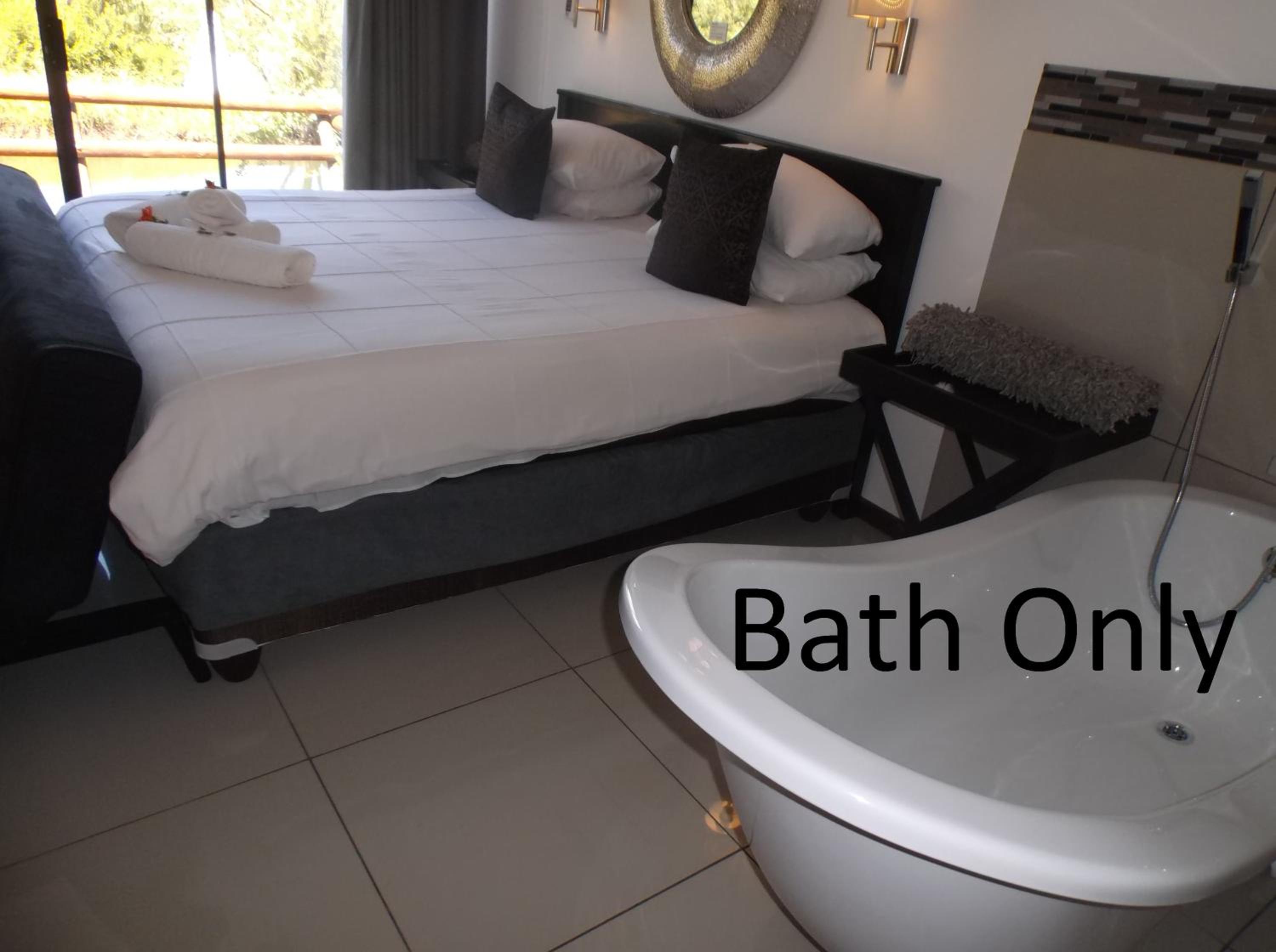 Waterfront Honeymoon Cottage - Photo 5