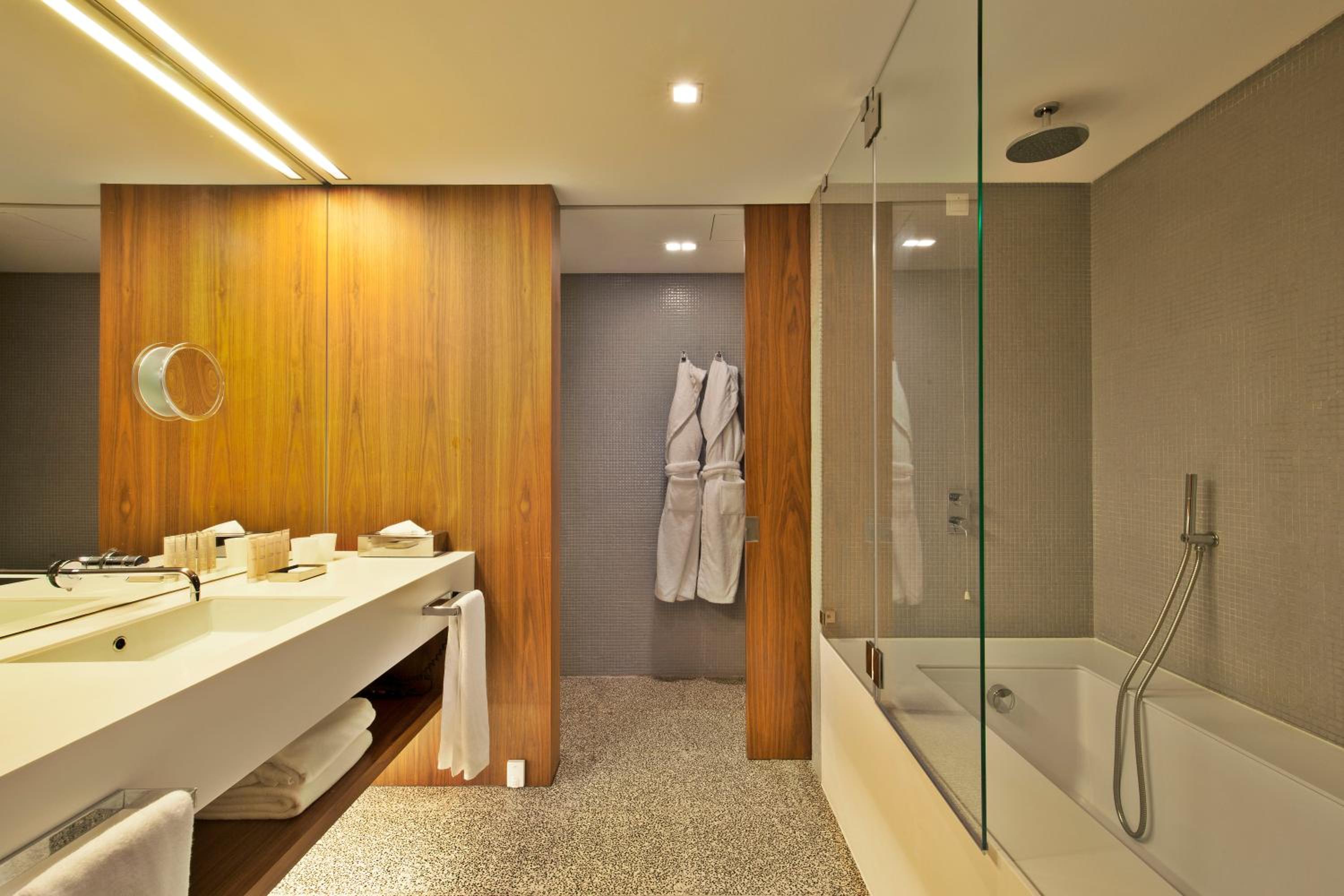 Premium Suite With Two Bedrooms - Photo 2