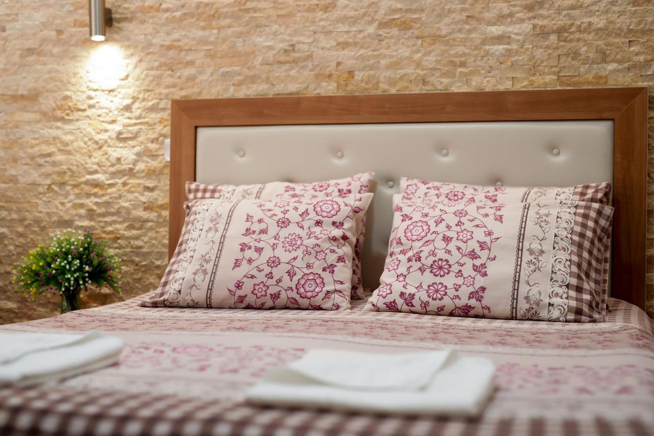 Bed & Sleeping Area