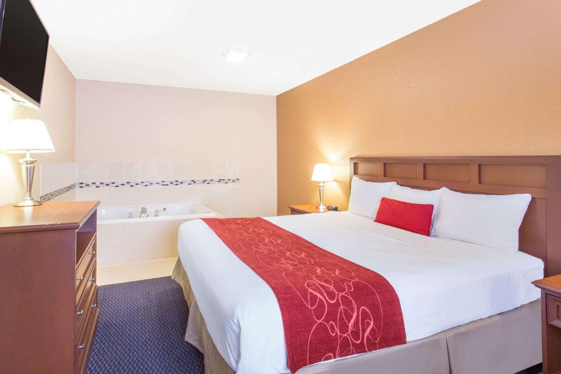 One-Bedroom King Suite - Non-Smoking - Photo 2