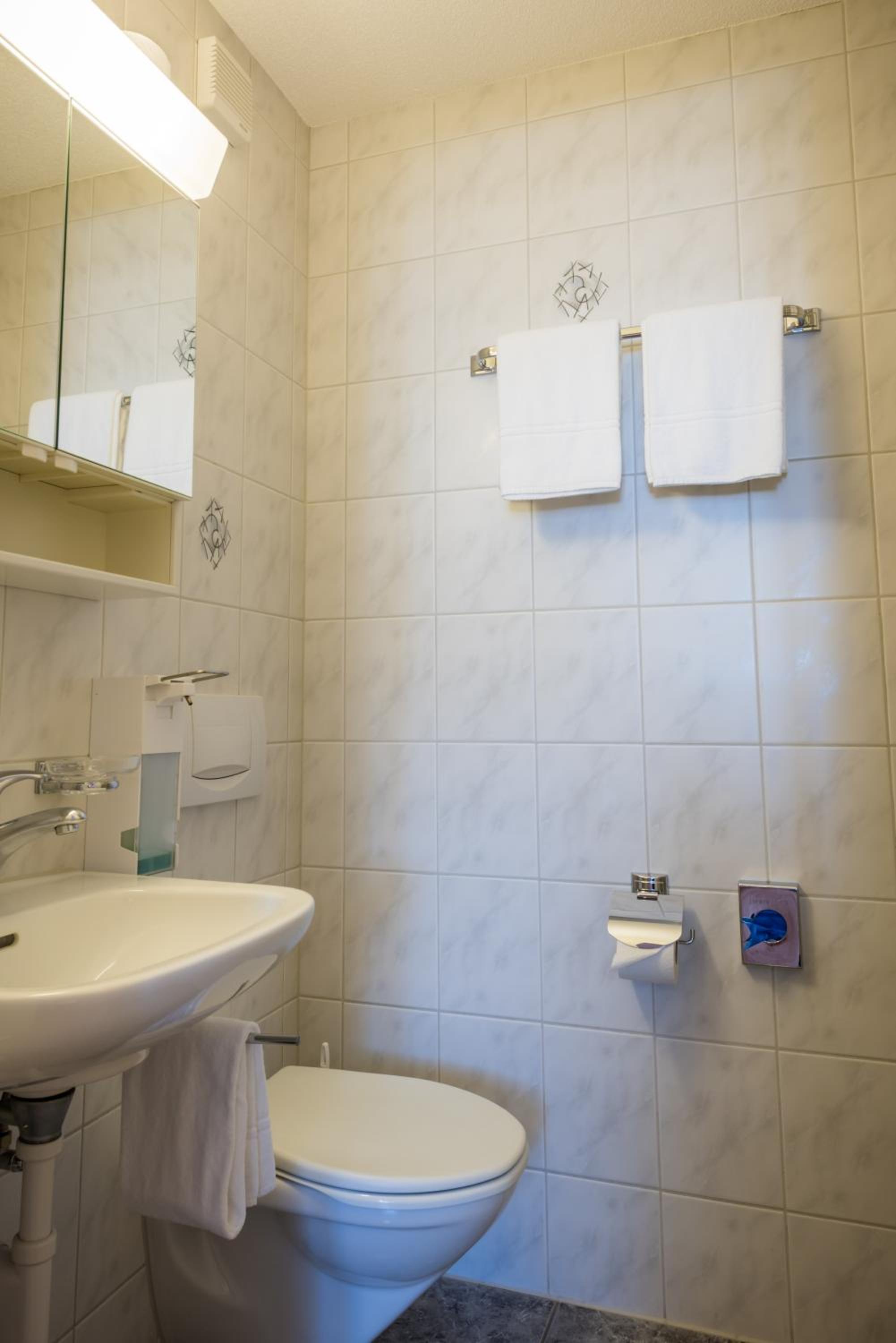 Double Room - Photo 5