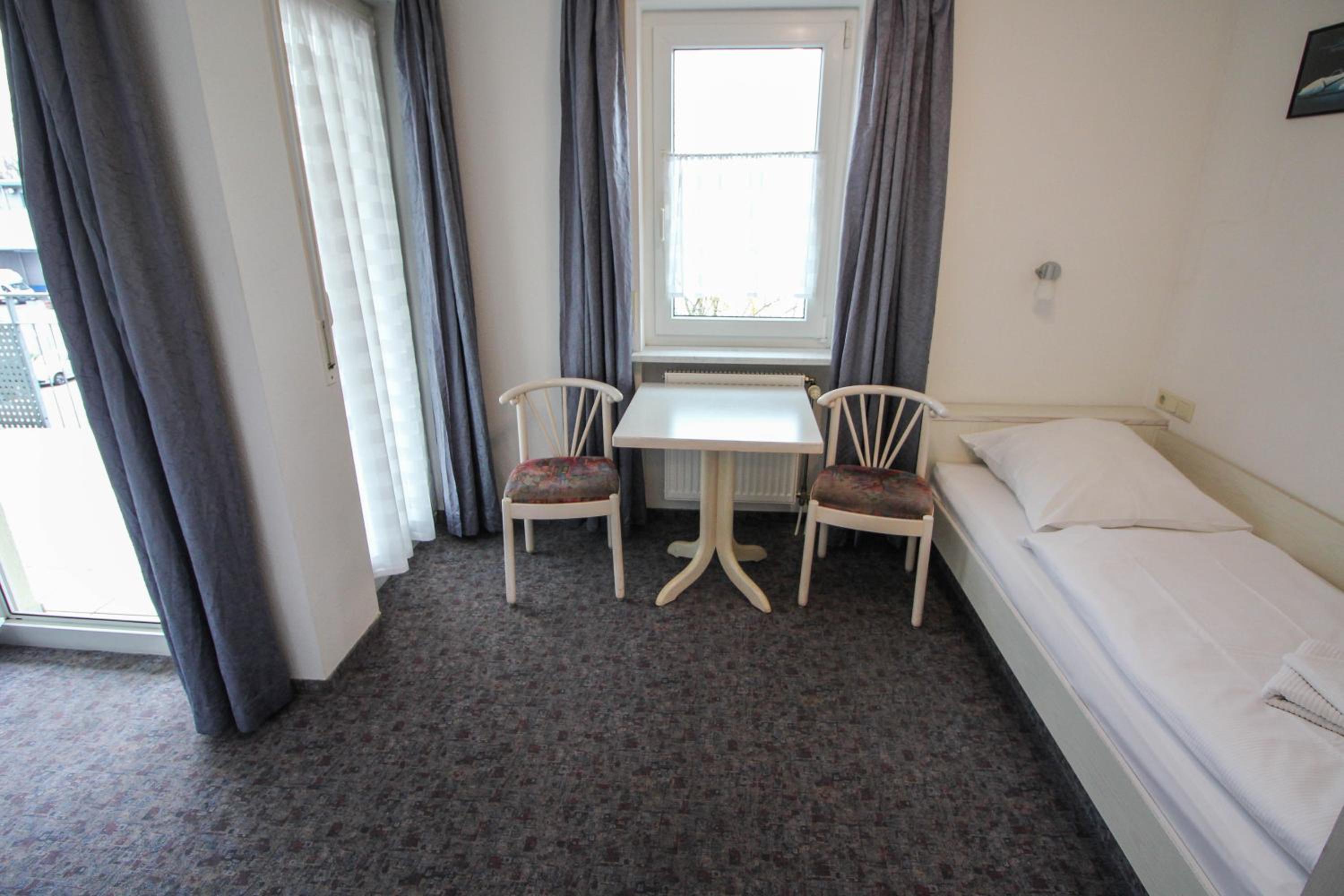 Family Room - Photo 7