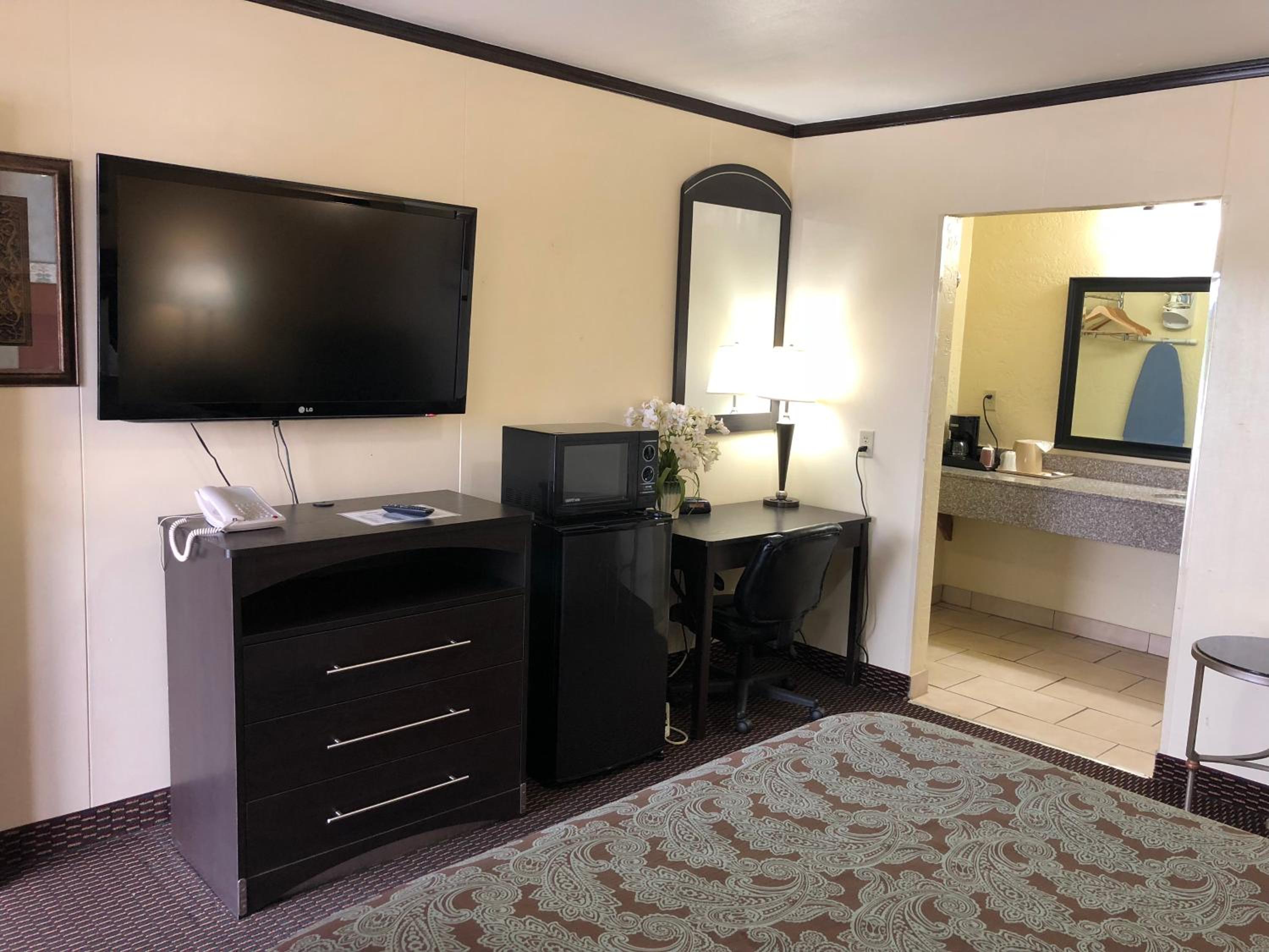 Queen Room photo 1