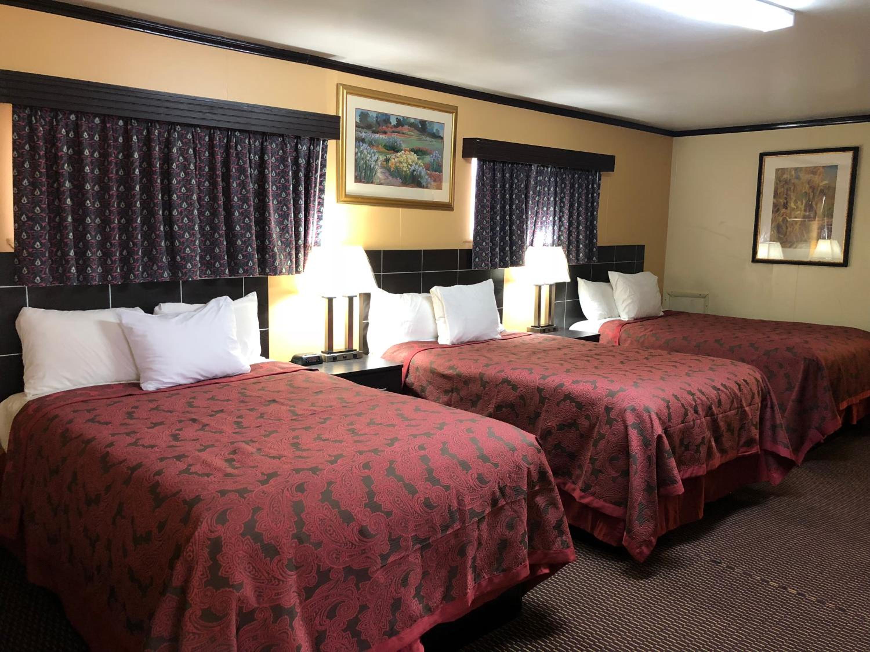 Basic Triple Room photo 2