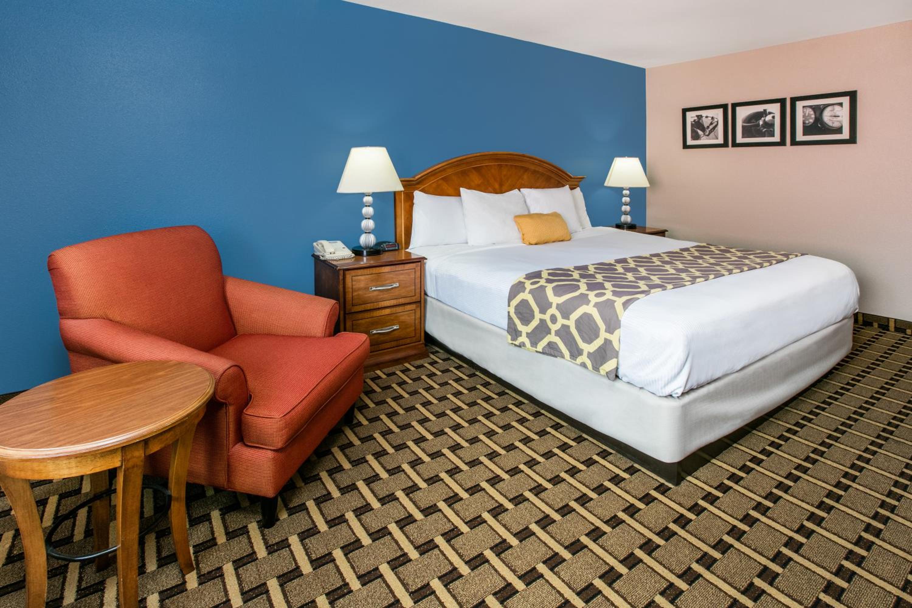 King Room - Non-Smoking - Photo 2