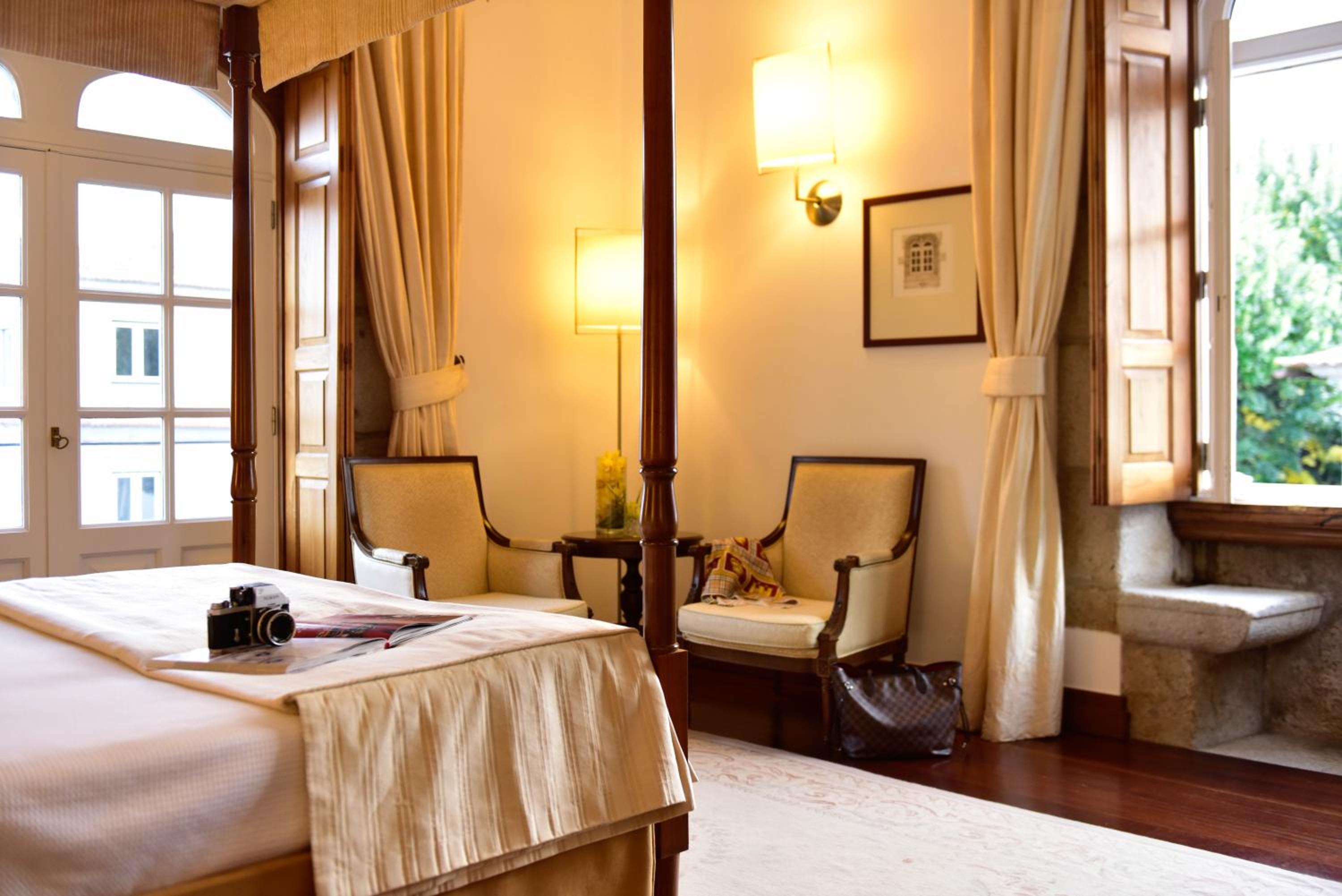 Deluxe Room - Photo 5