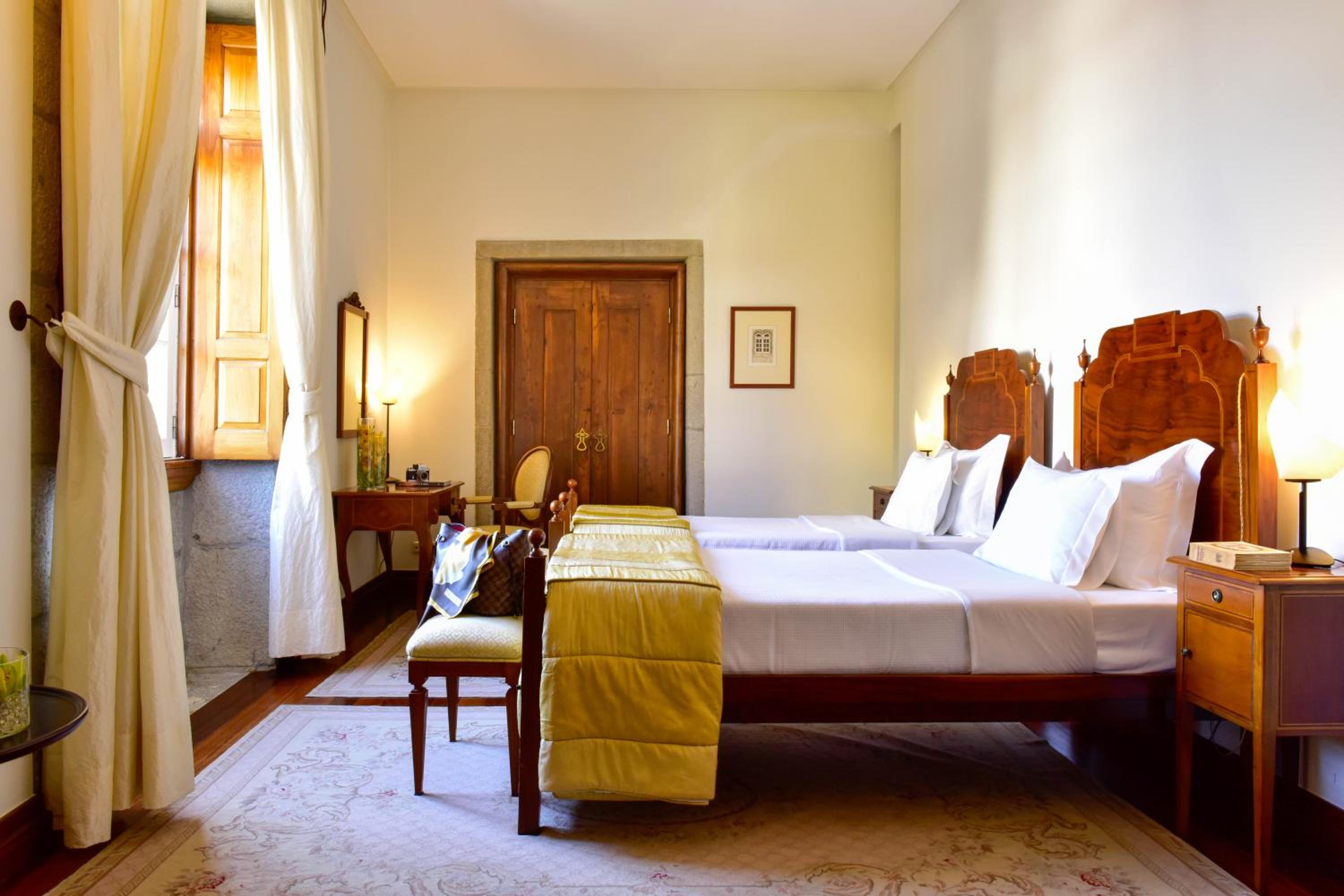 Deluxe Room - Photo 7