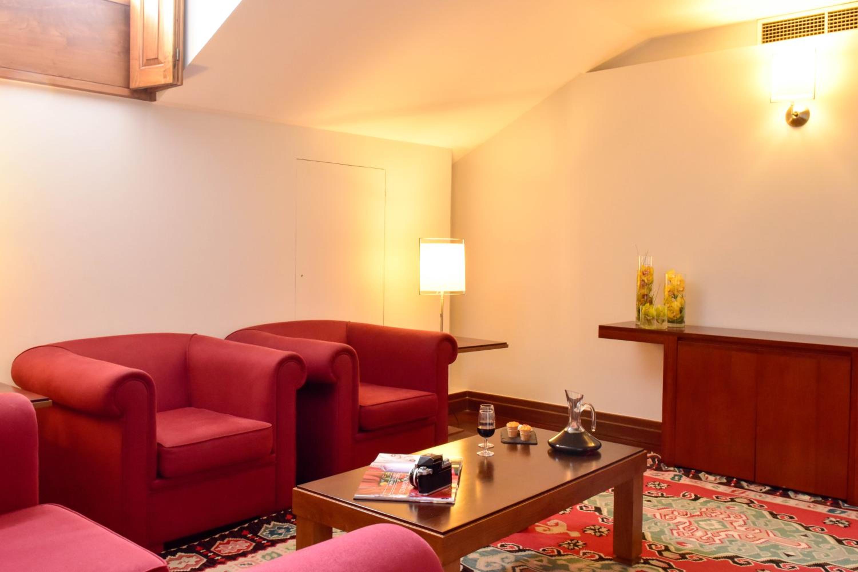 Suite - Photo 5