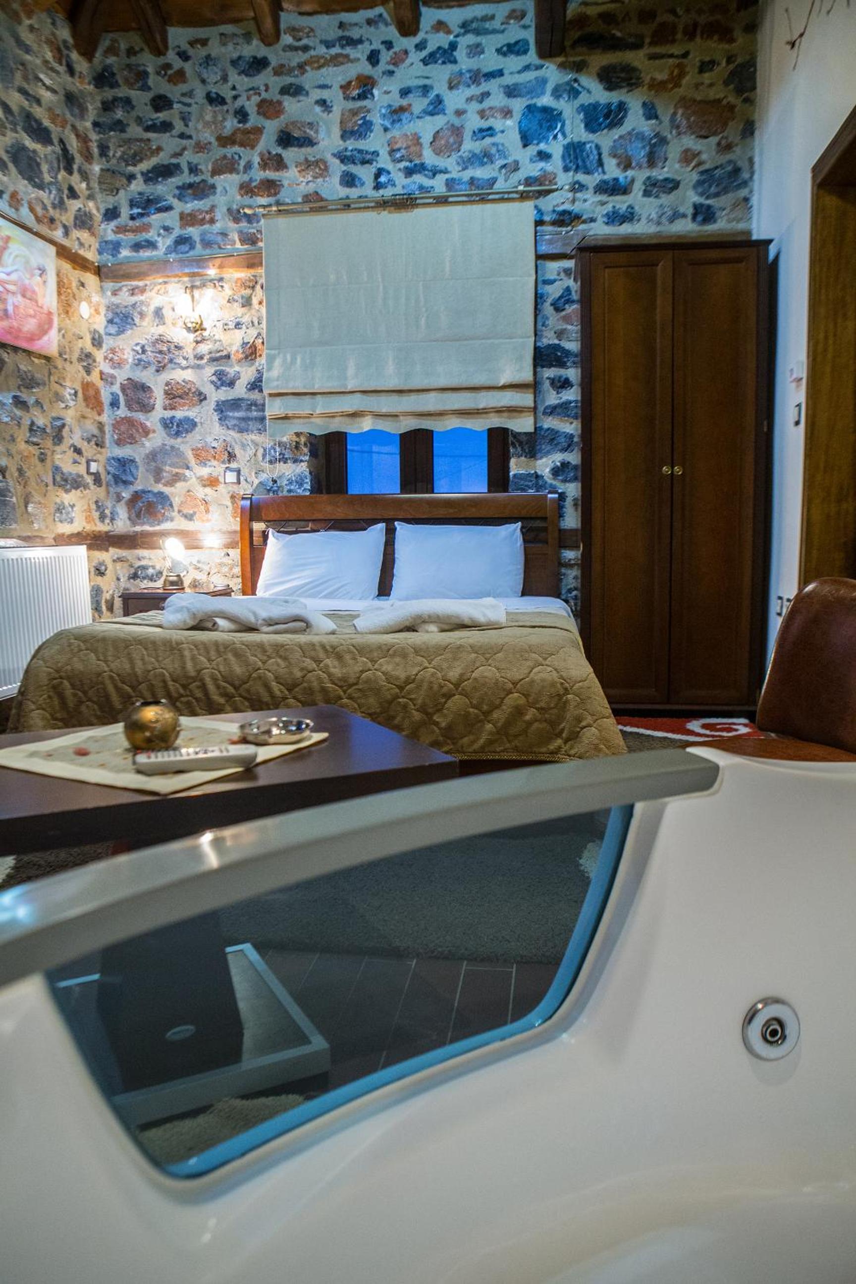 Deluxe Double Room with Bath and Hydromassage