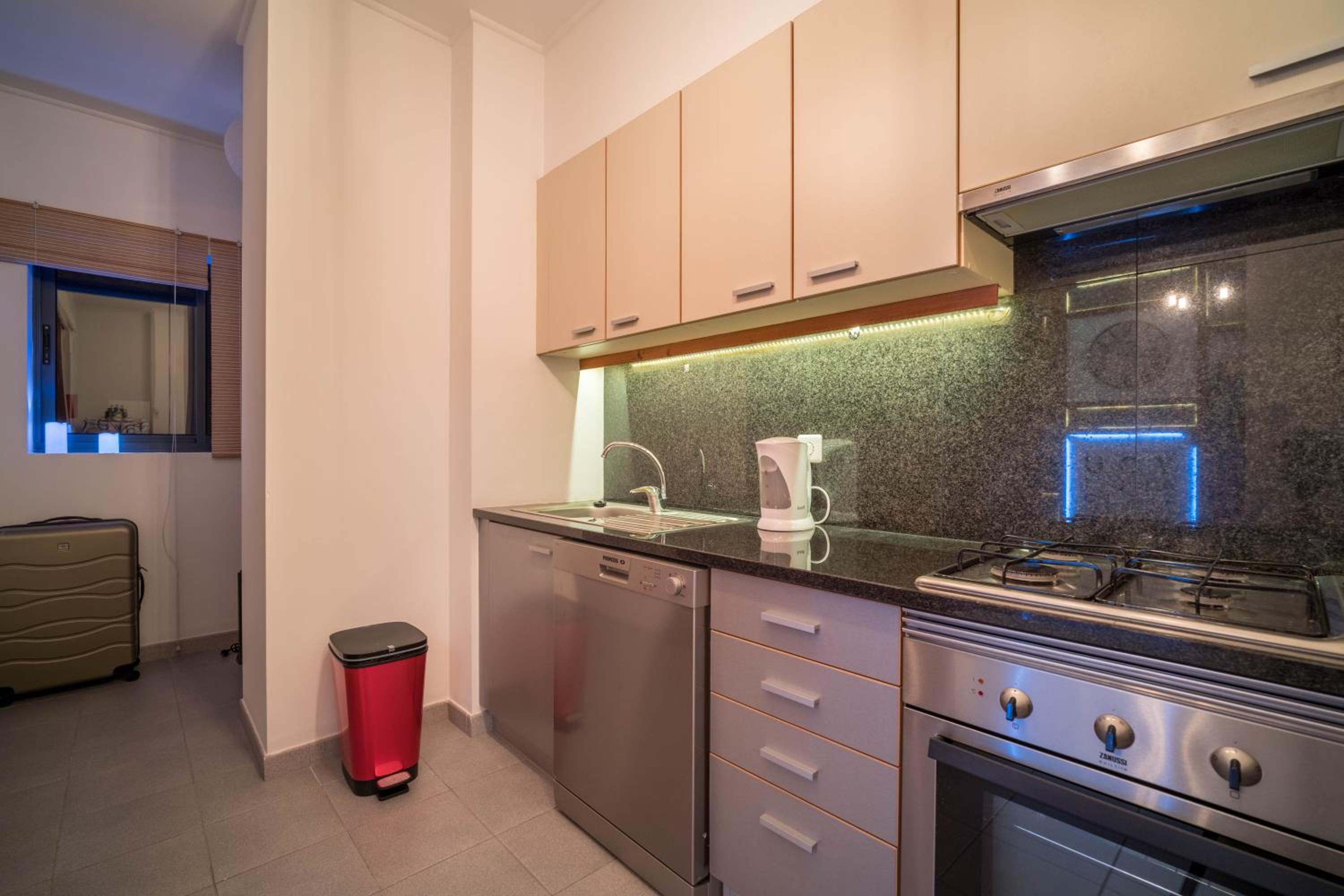 Studio Apartment - Photo 23