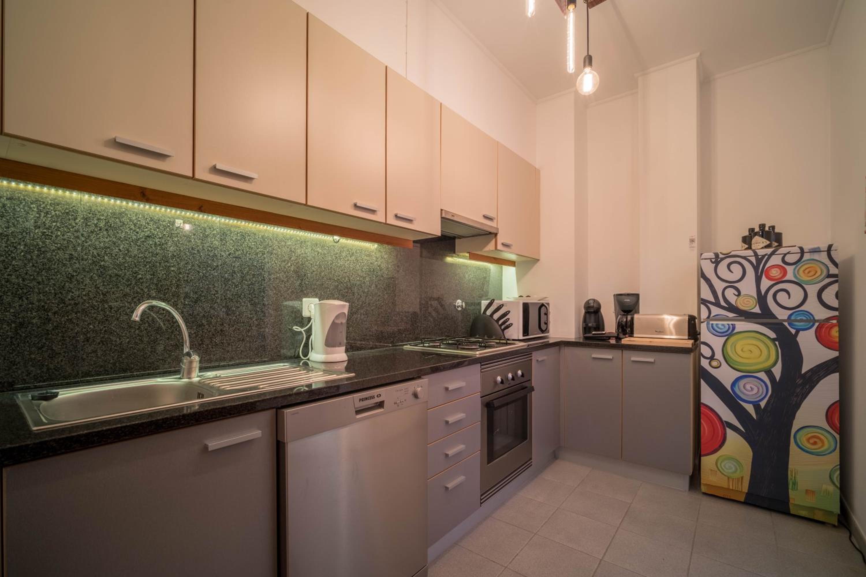 Studio Apartment - Photo 24