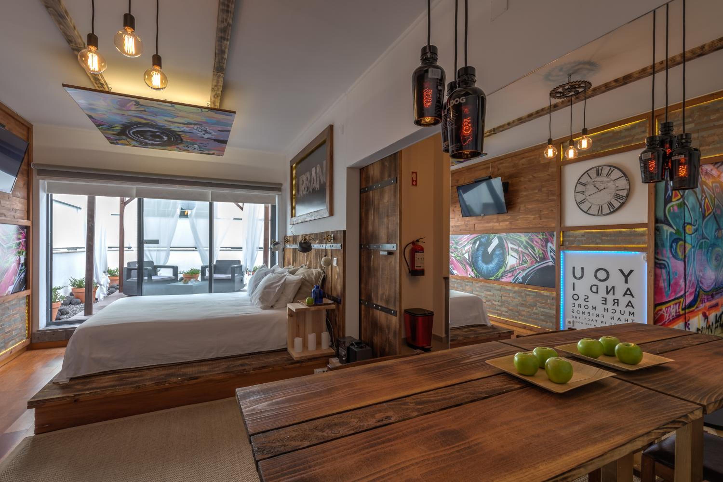 Studio Apartment - Photo 18