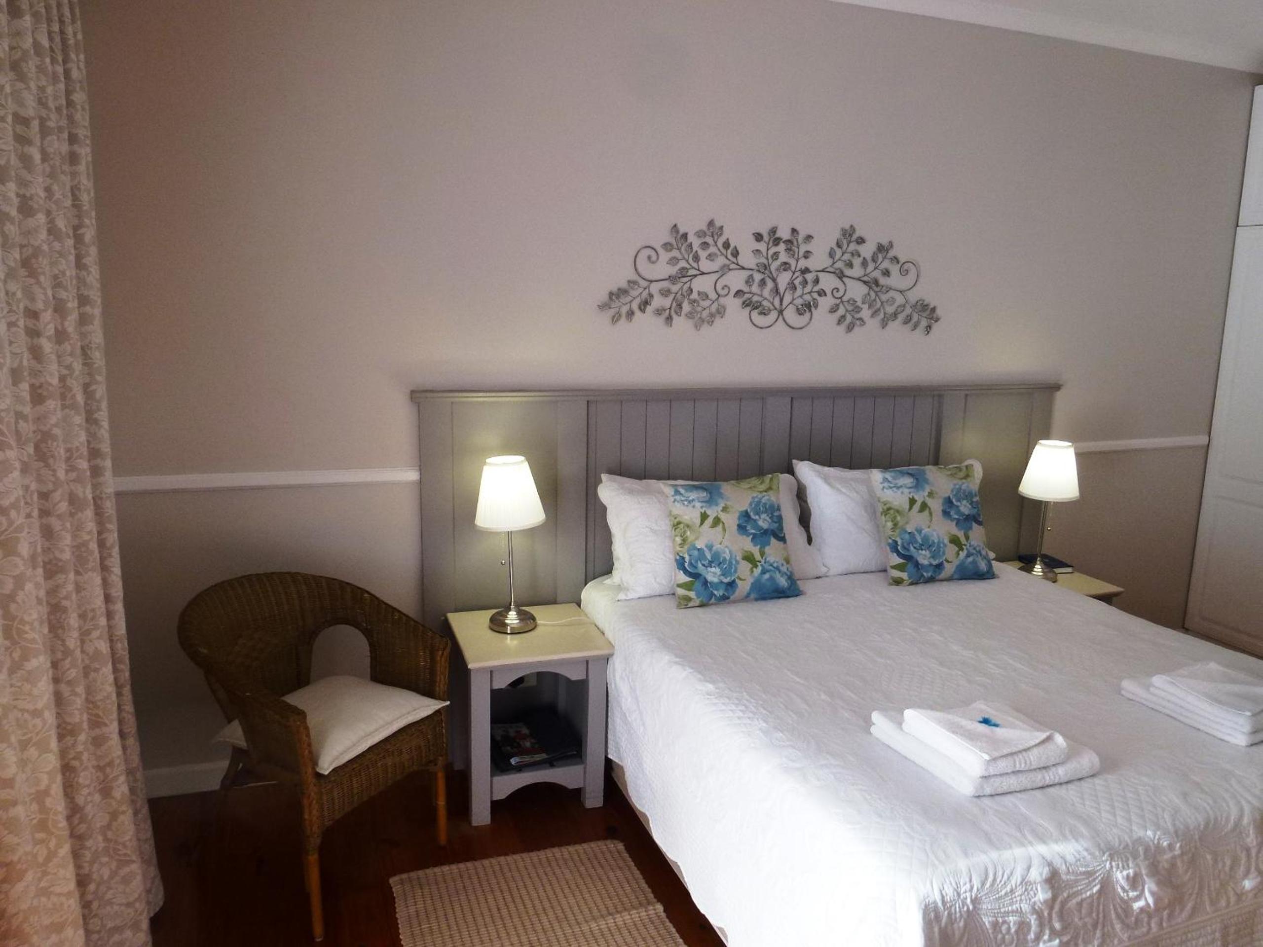 Pool Area Queen And Single Bed Room - Photo 14