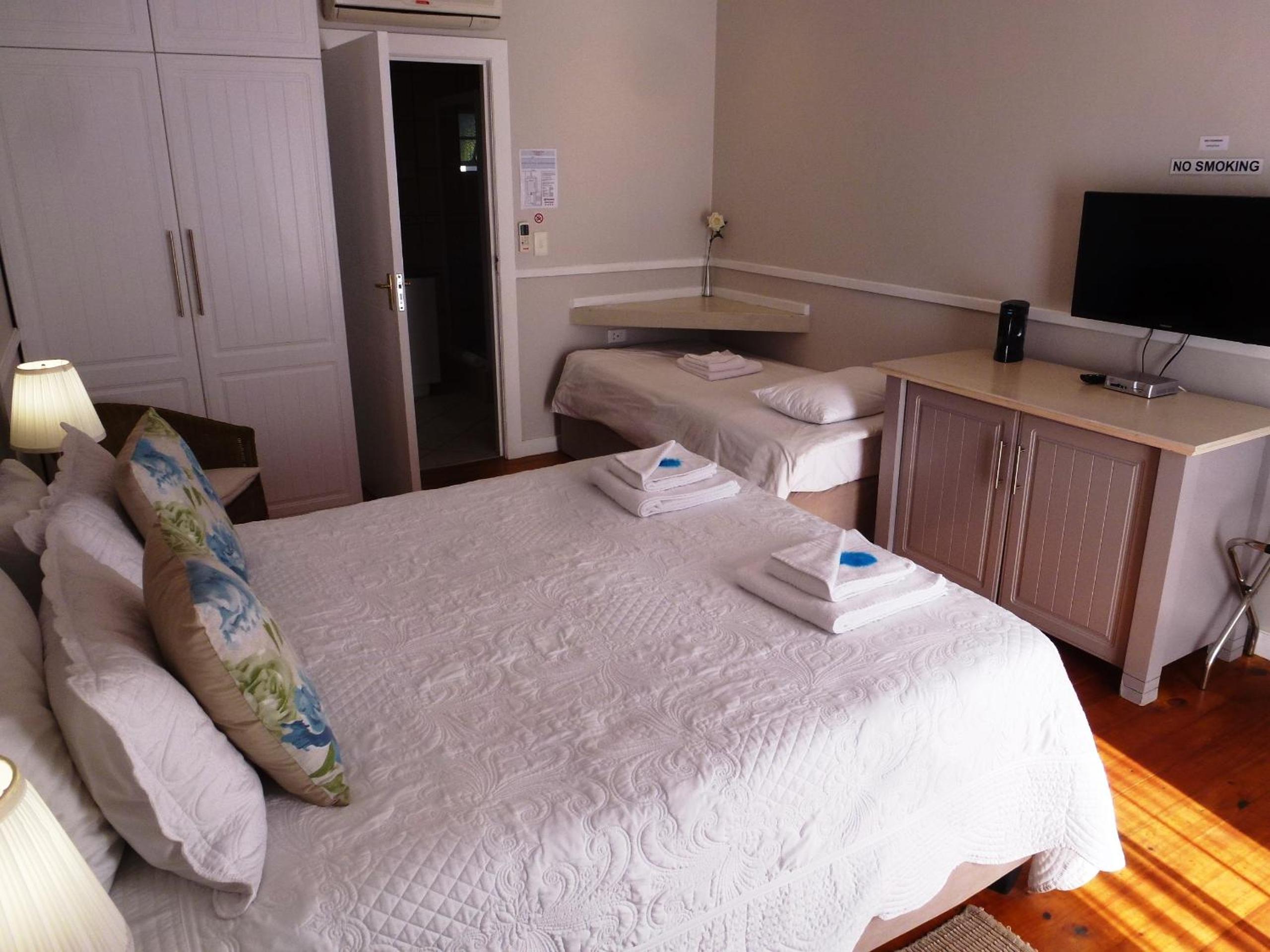 Pool Area Queen and Two Single Beds Room - Photo 9