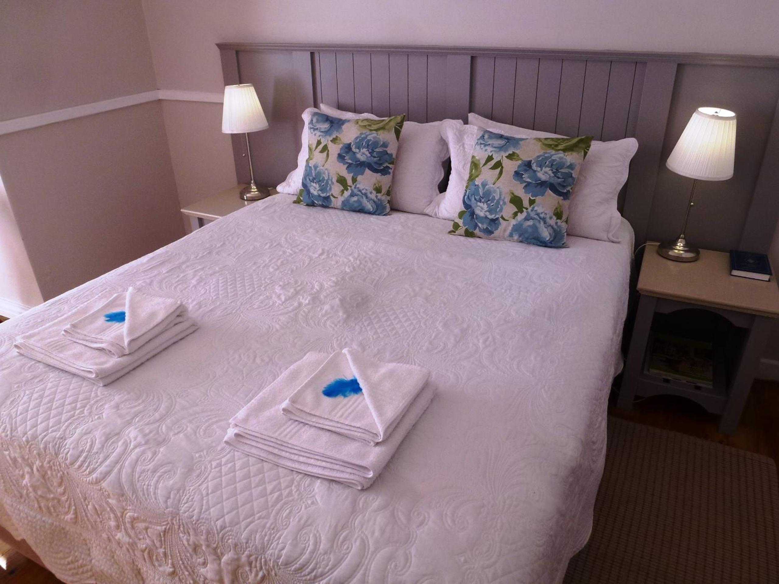 Pool Area Queen And Single Bed Room - Photo 15