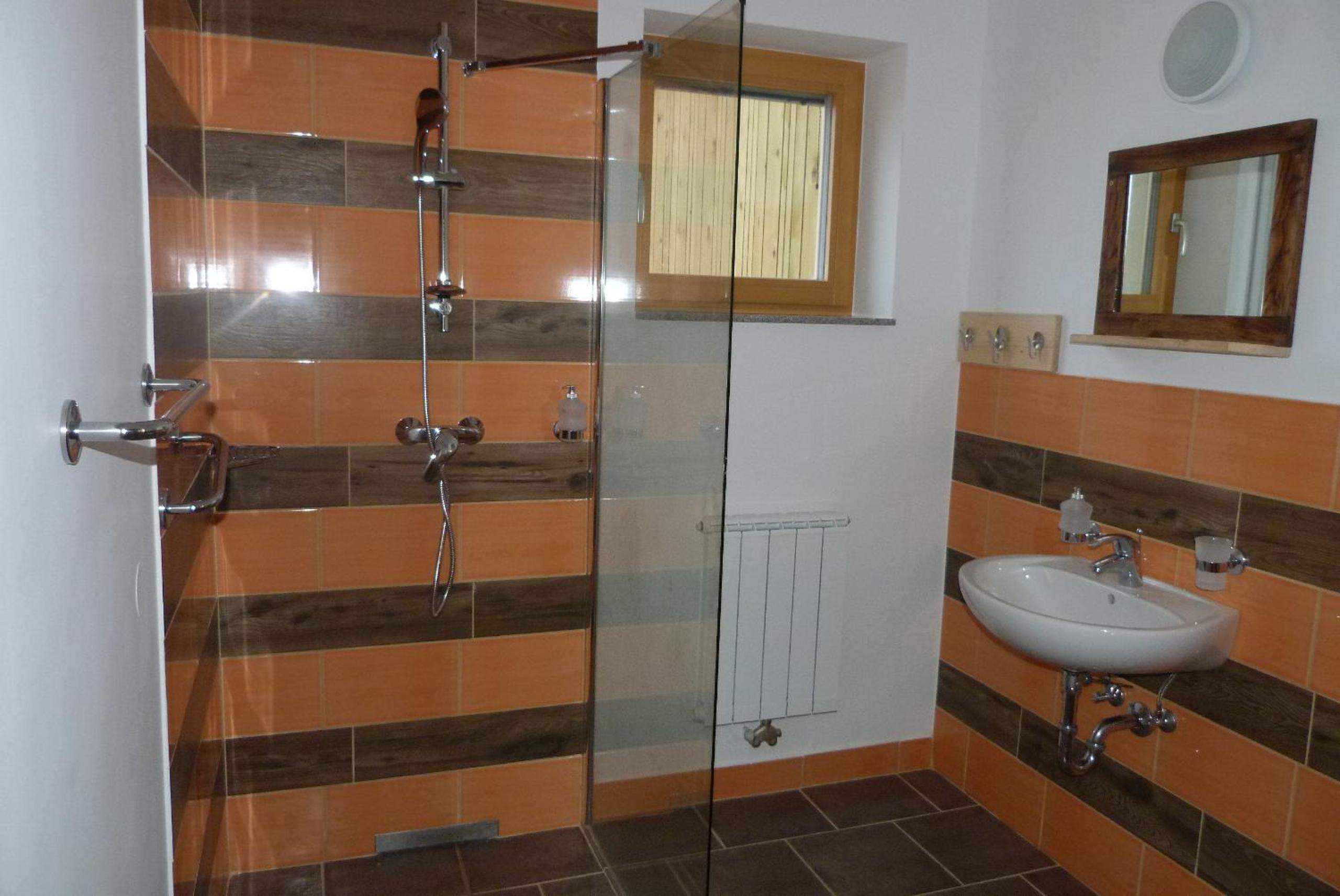 Twin Room - Disability Access photo 3