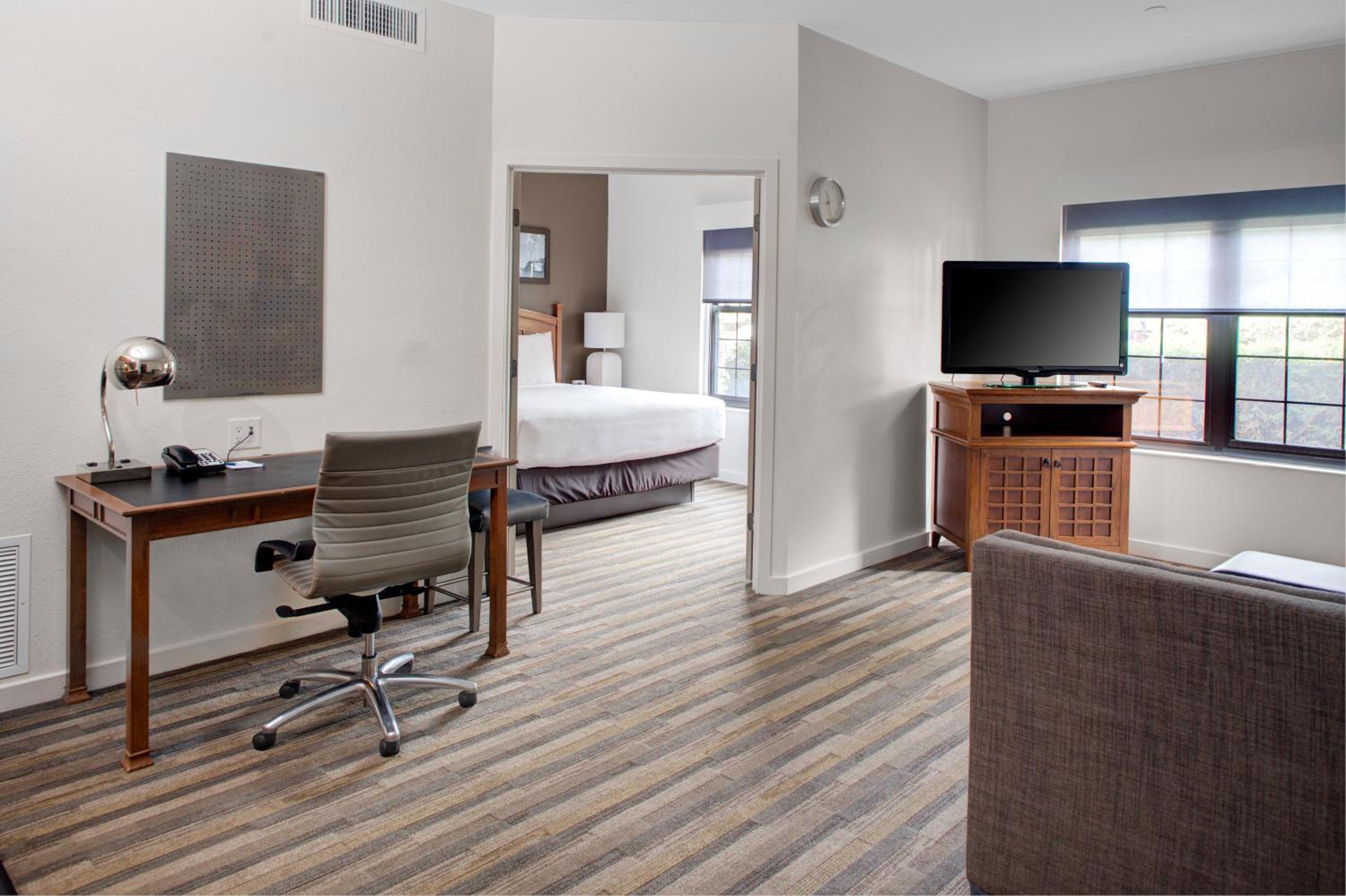 One-Bedroom King Suite - Photo 7