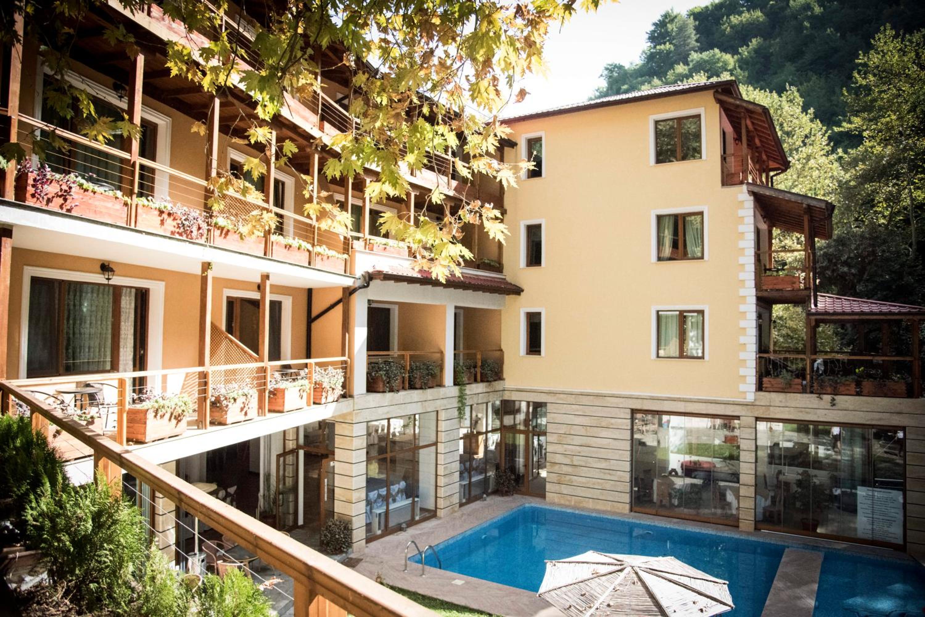 One-Bedroom Apartment with Garden View - Photo 2